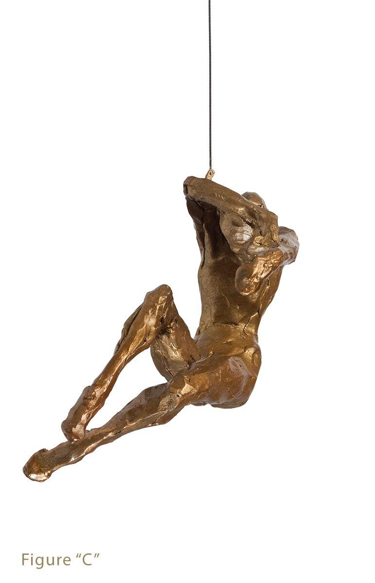 SCHWINDELSTUDIEN (Gold), Figurative Sculpture, von Paige Bradley