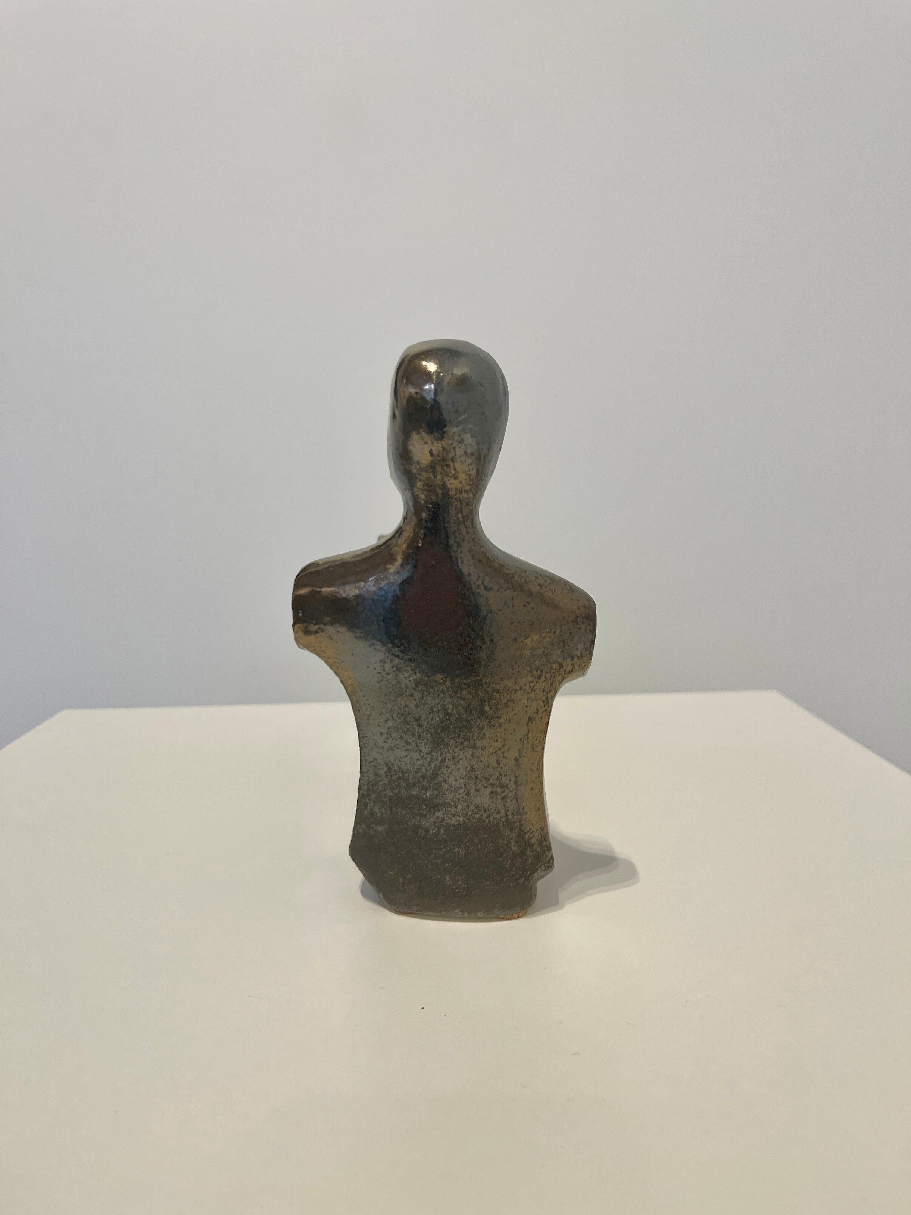 Bodies at Rest #22 - Piccola scultura in ceramica - Bronzo metallizzato - Sculpture Astratto di Paige Stewart