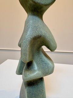 Cuerpos en reposo nº 25, Pequeña escultura abstracta de cerámica, Esmalte verde mate