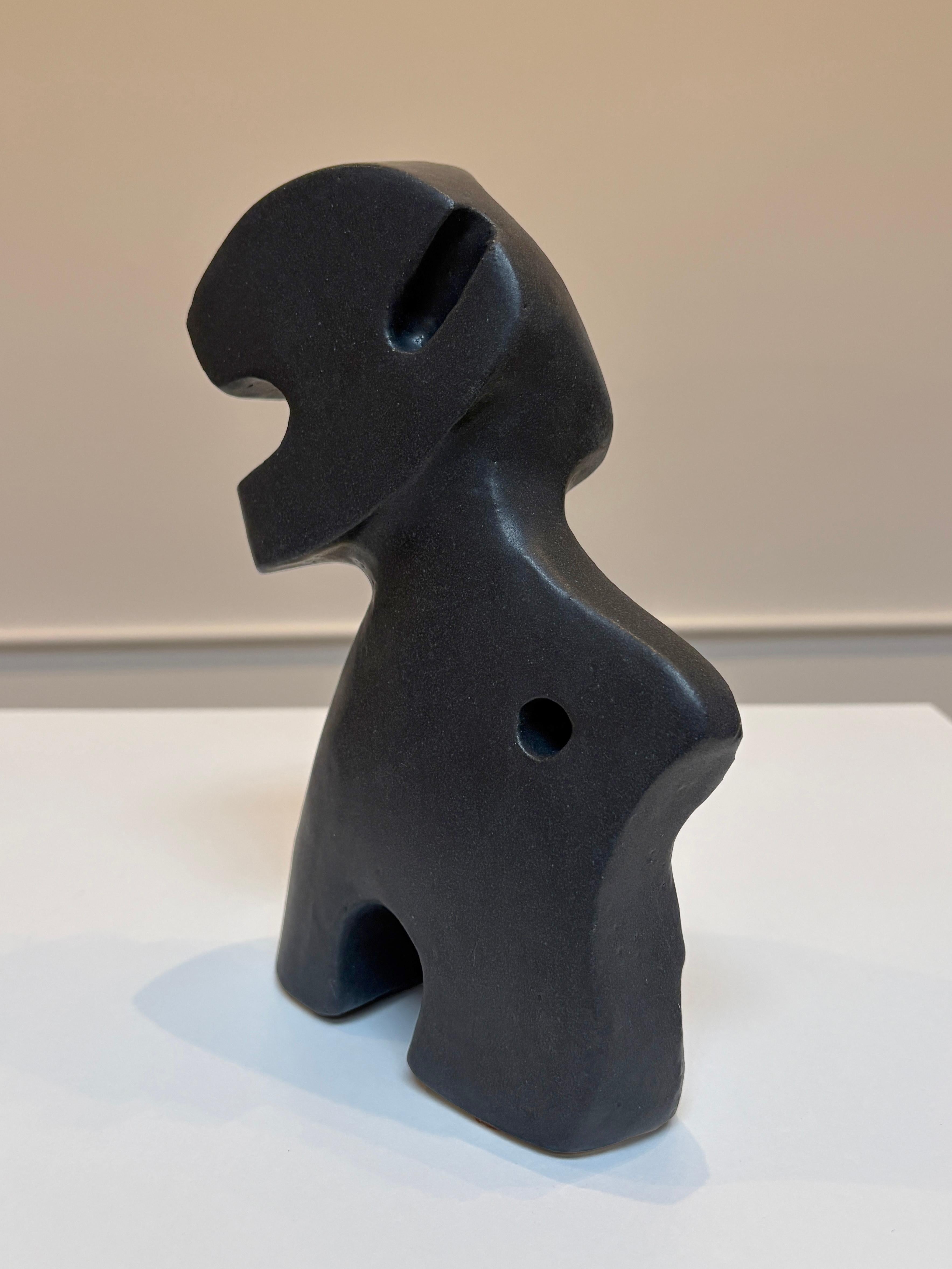 Bodies at Rest #26, Kleine abstrakte Keramikskulptur, Mattschwarz (Geometrische Abstraktion), Sculpture, von Paige Stewart
