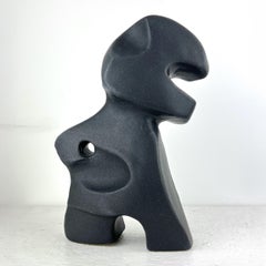 Bodies at Rest #26, Kleine abstrakte Keramikskulptur, Mattschwarz