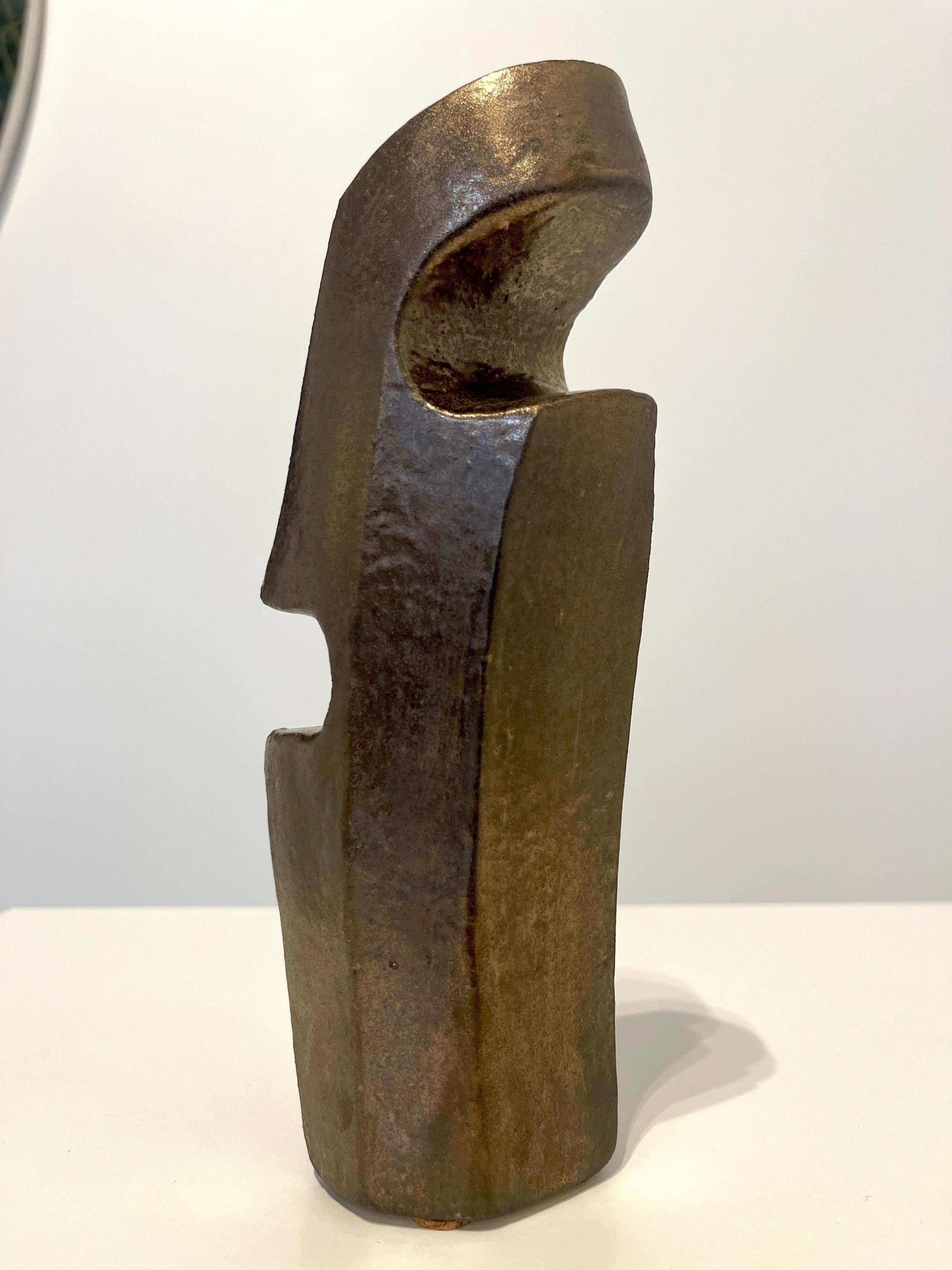 Corpi a riposo #30 - Piccola scultura in ceramica - Oro metallico in vendita 1