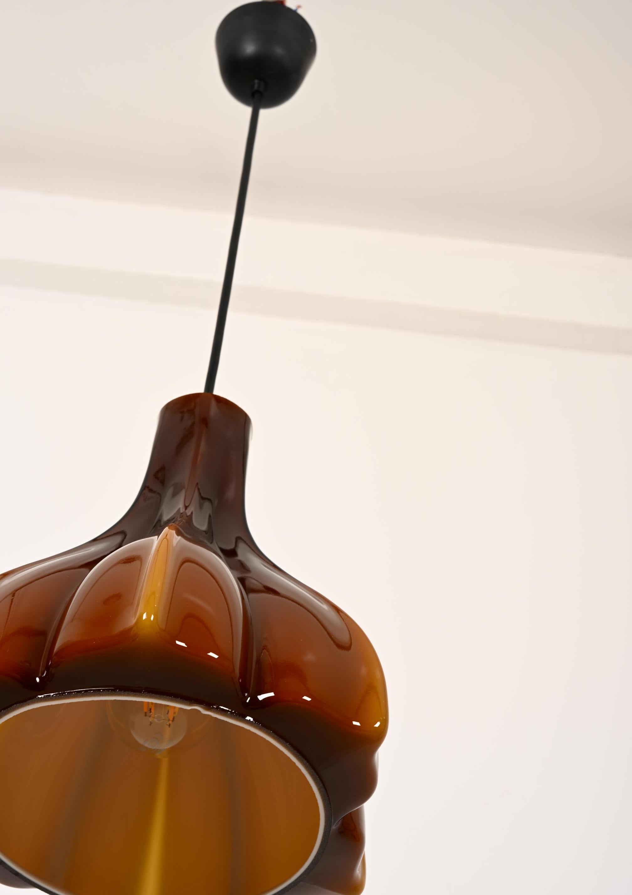 Mid-Century moderno Paill & Putzler Ciondolo in vetro a forma di loto del Medioevo in vendita