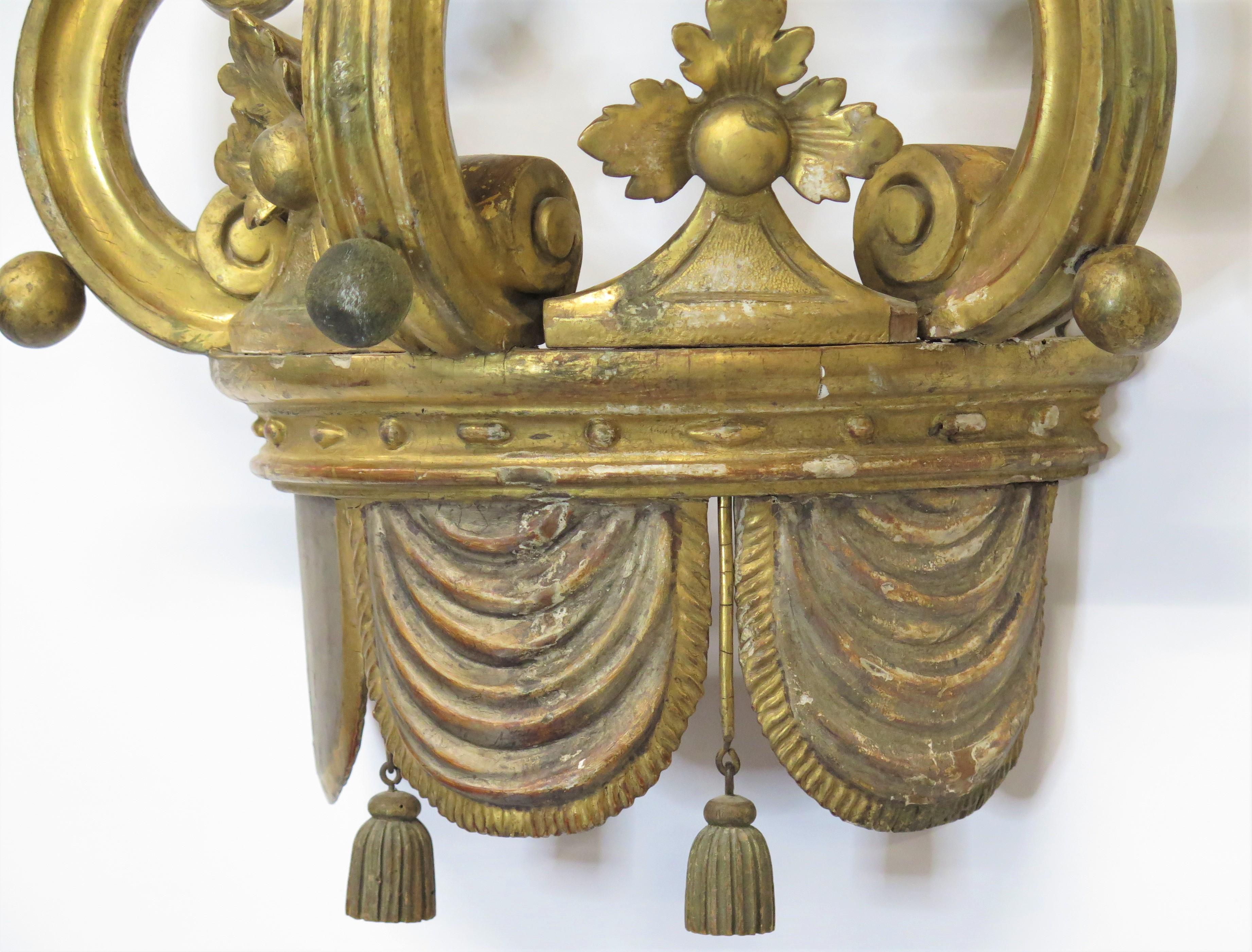 Baroque Corona de lit peinte et dorée à la feuille, or et argent en vente