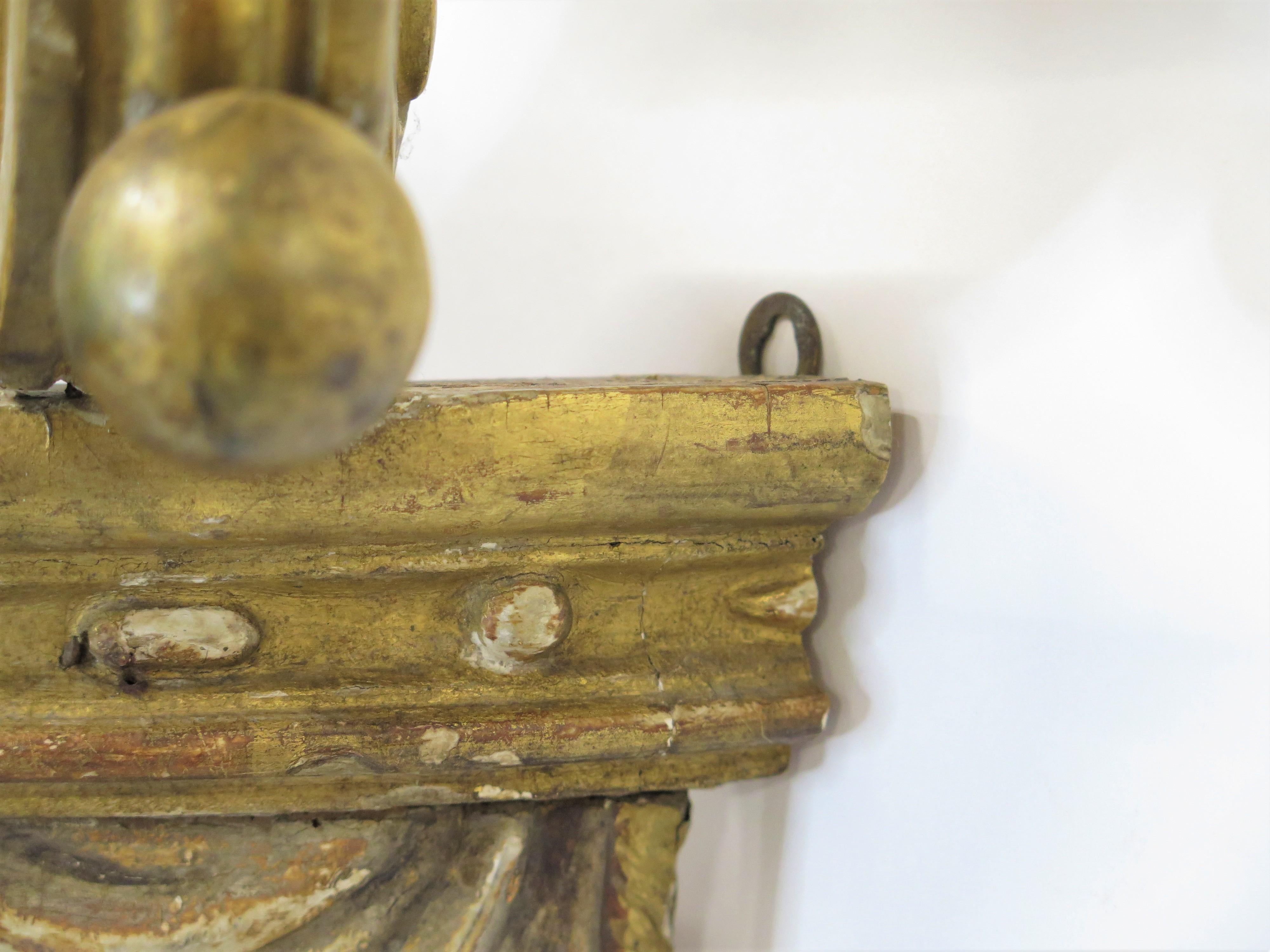 XIXe siècle Corona de lit peinte et dorée à la feuille, or et argent en vente
