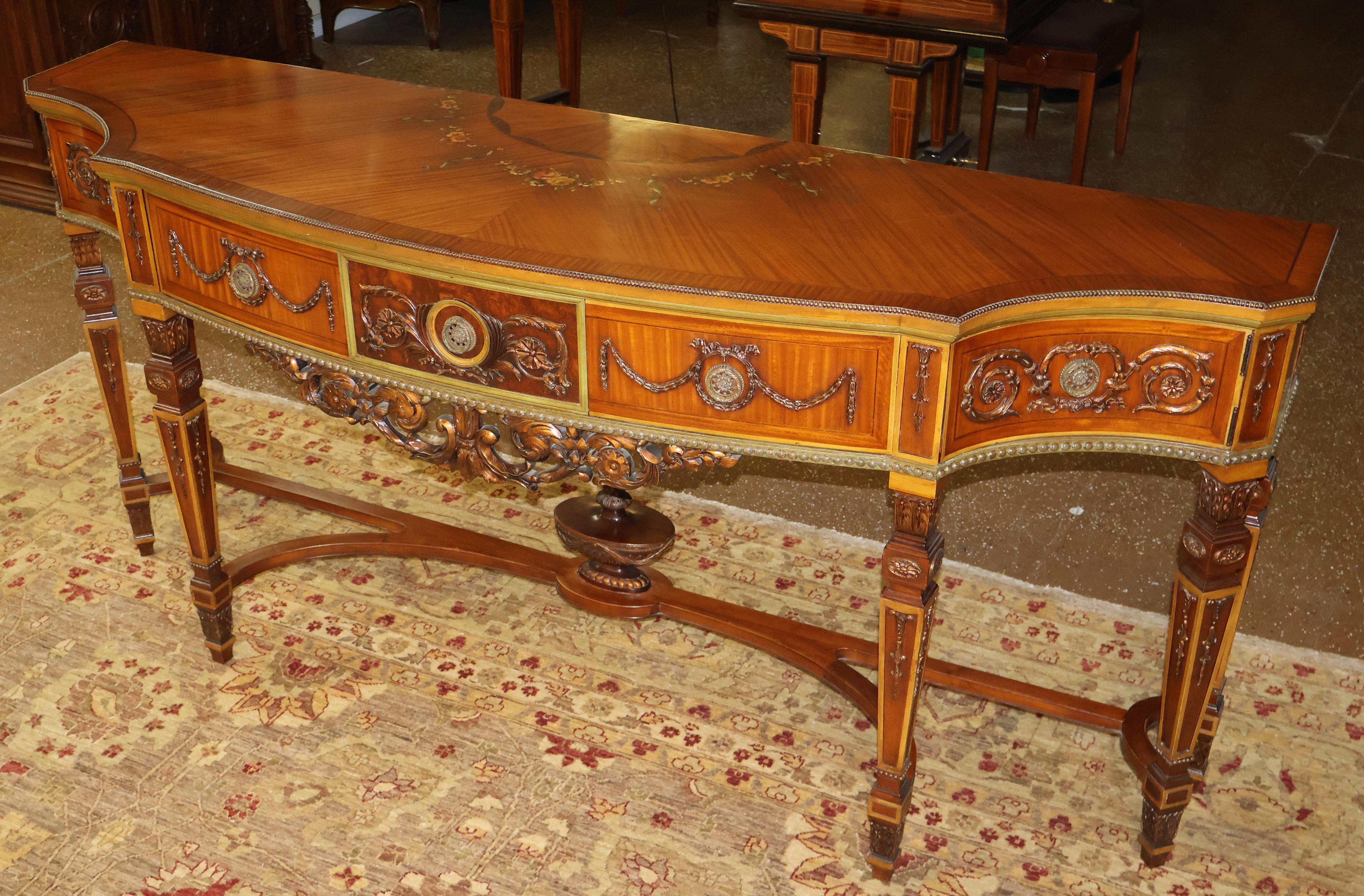Credenza buffet server in stile Adams, decorata a vernice, con radica e legno satinato In condizioni buone in vendita a Long Branch, NJ