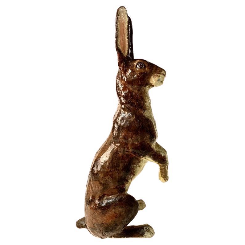 Bemalte Bunny-Skulptur aus Zement im Angebot