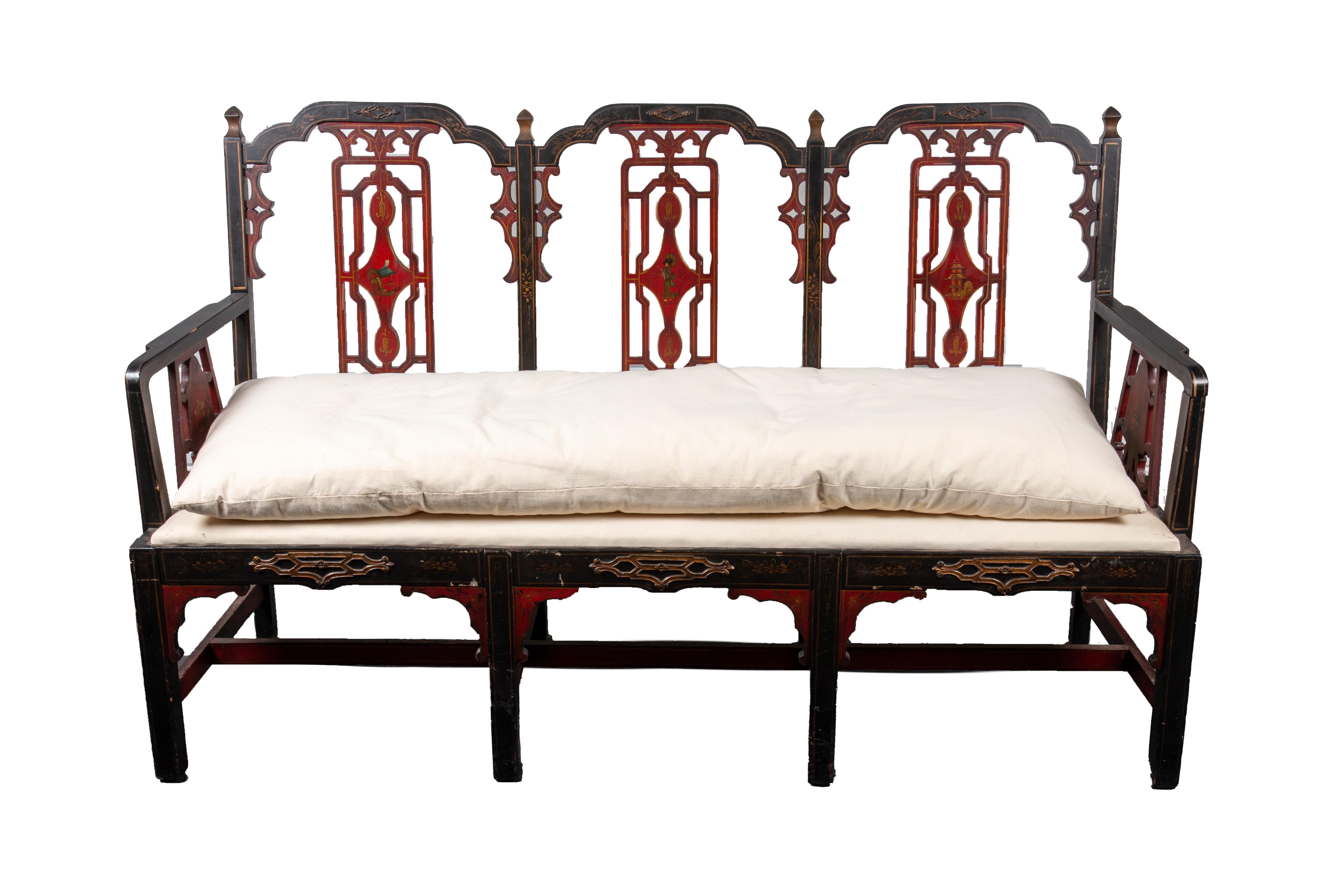 Paint Decorated Chinese Chippendale Bench, 1930 In Good Condition For Sale In New York, NY