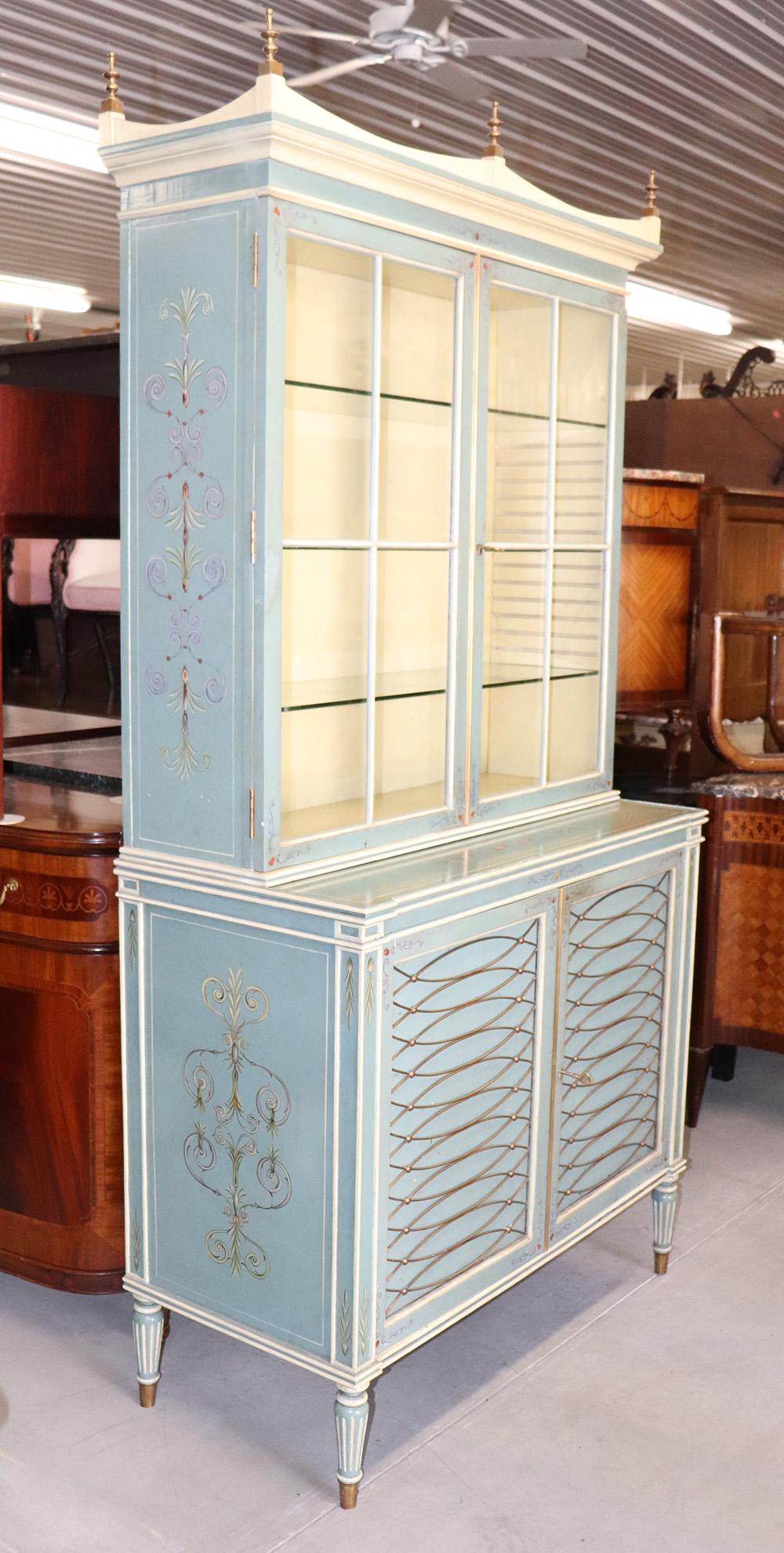 Paint Decorated English Regency Style China Cabinet In Good Condition In Swedesboro, NJ