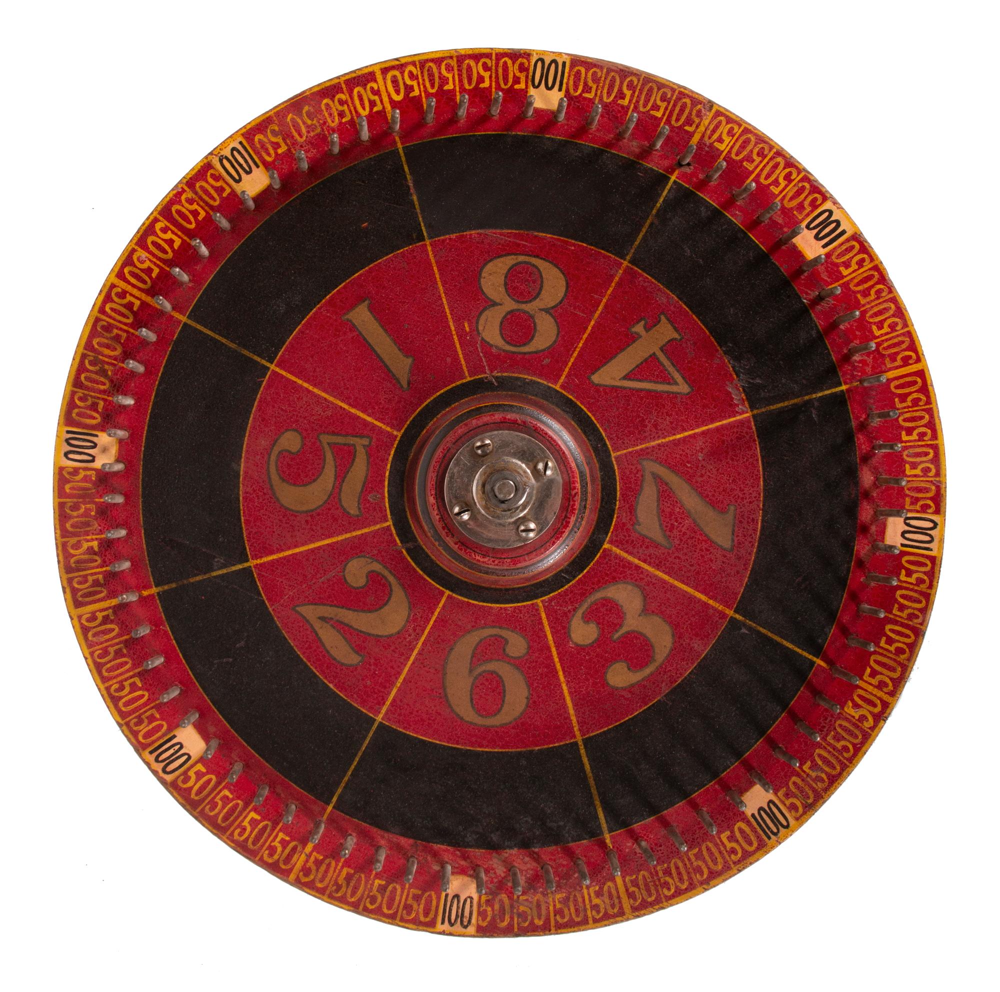 American game wheel, made of wood, two-sided, with a fancy chrome spinner and long, metal pins. The polychrome-paint is simply a 10-out-of-10 in terms of color, graphics, and surface, the latter worthy of the emphasis of overstating. On the obverse,