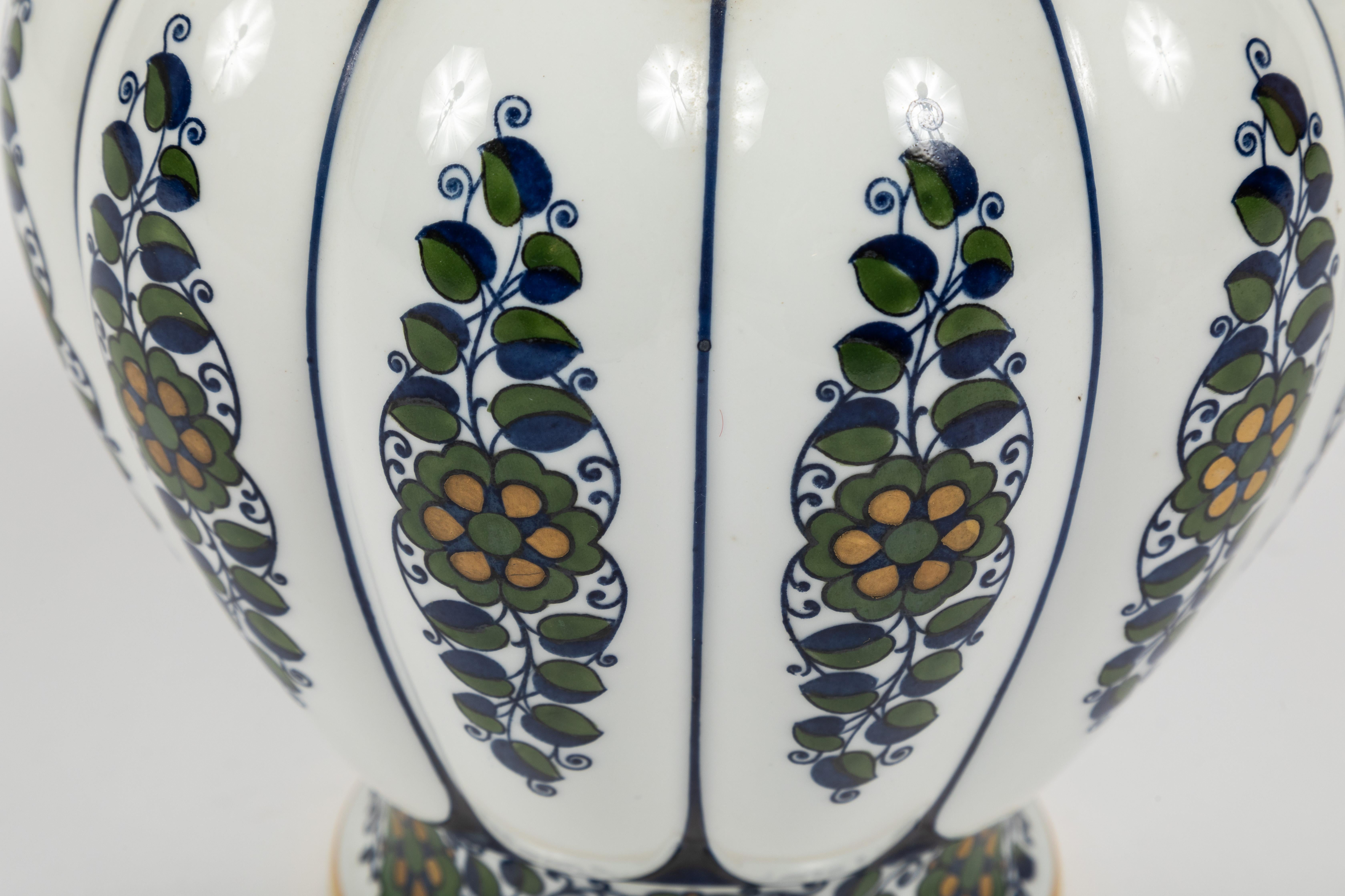 Porcellana Urna con coperchio decorata a vernice di Krautheim China in vendita