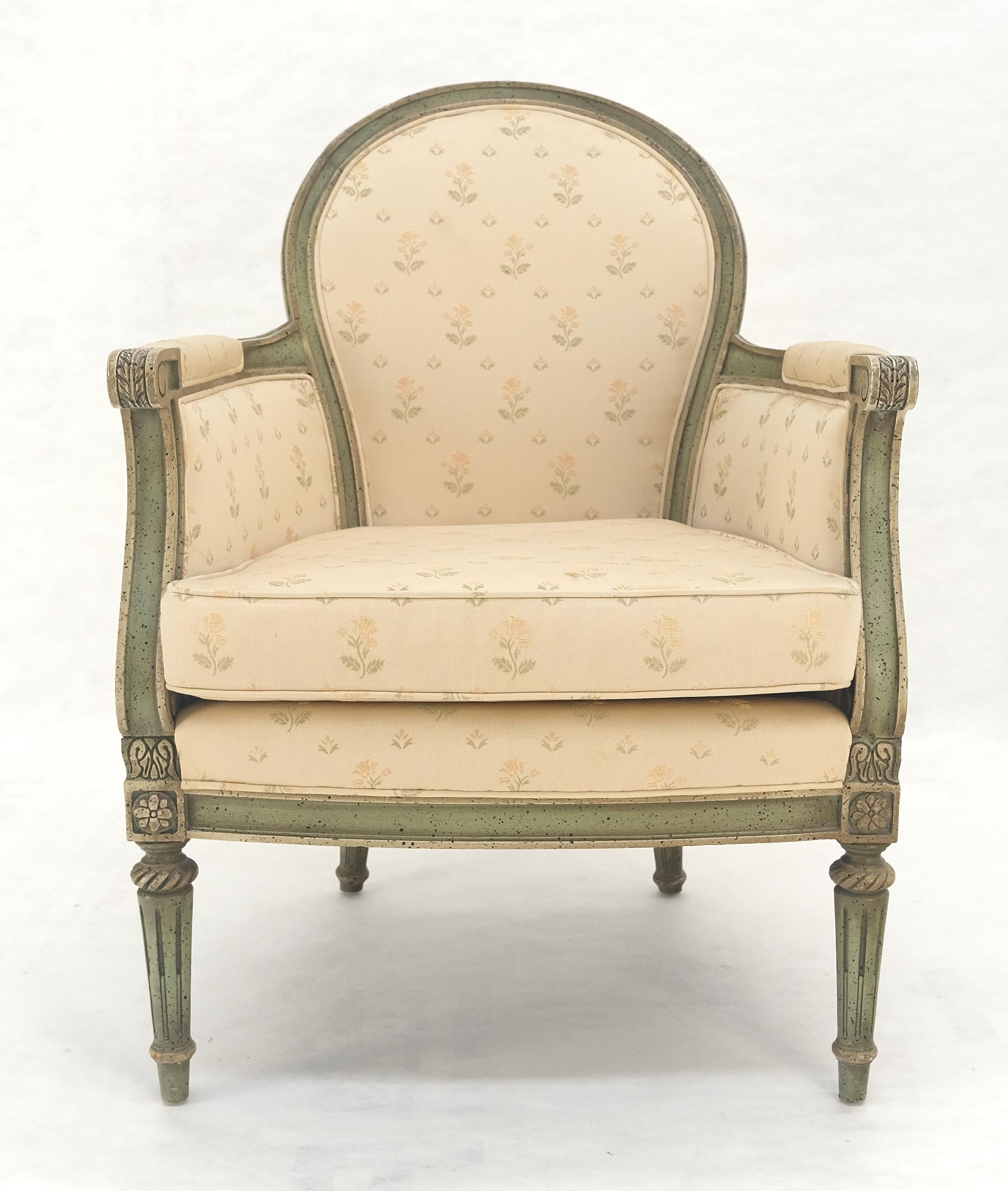 Gemalt Dekoriert Olive Grün Geschnitzt Ballon Rückenlehne Sessel MINT im Zustand „Hervorragend“ im Angebot in Rockaway, NJ