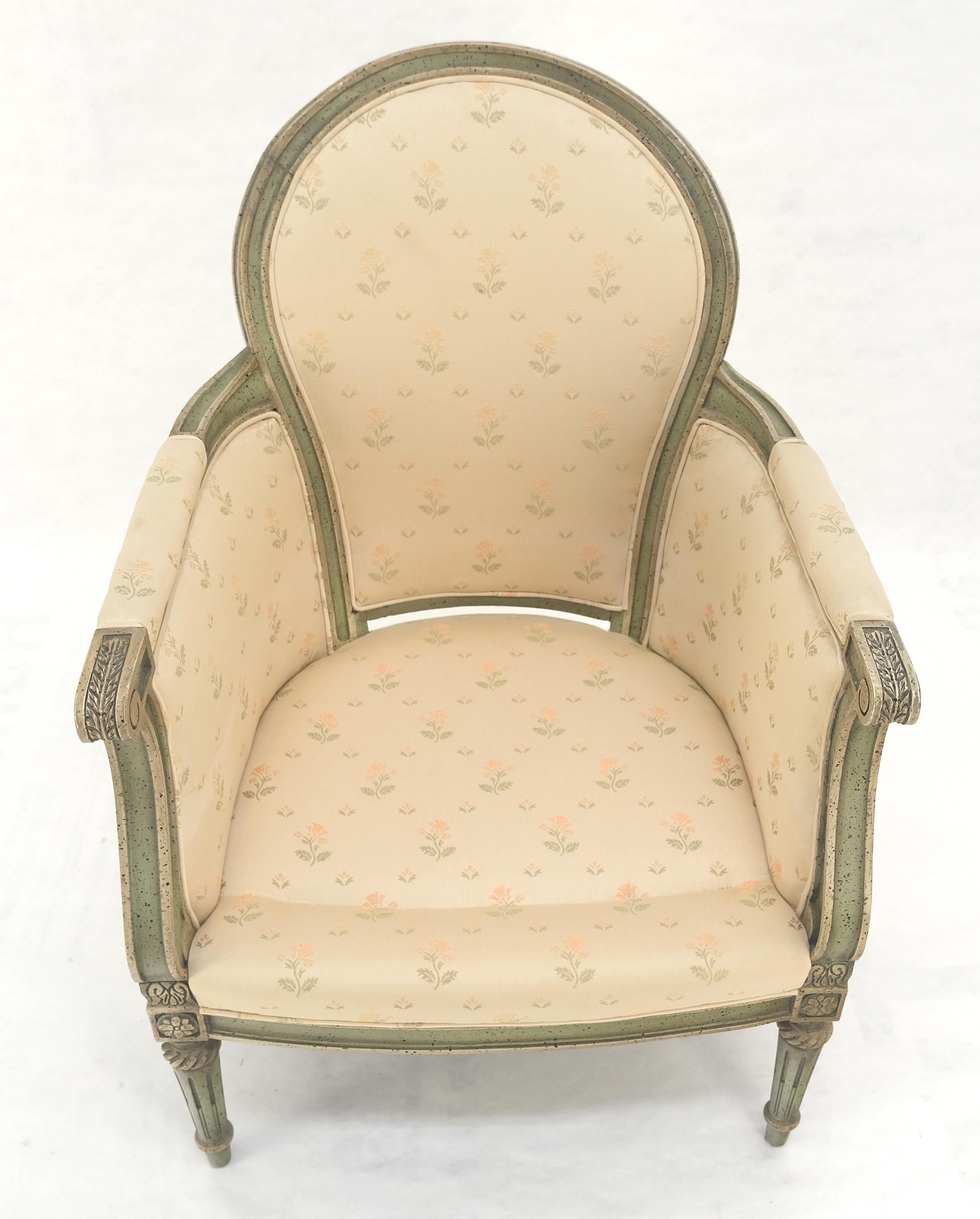 Gemalt Dekoriert Olive Grün Geschnitzt Ballon Rückenlehne Sessel MINT (20. Jahrhundert) im Angebot