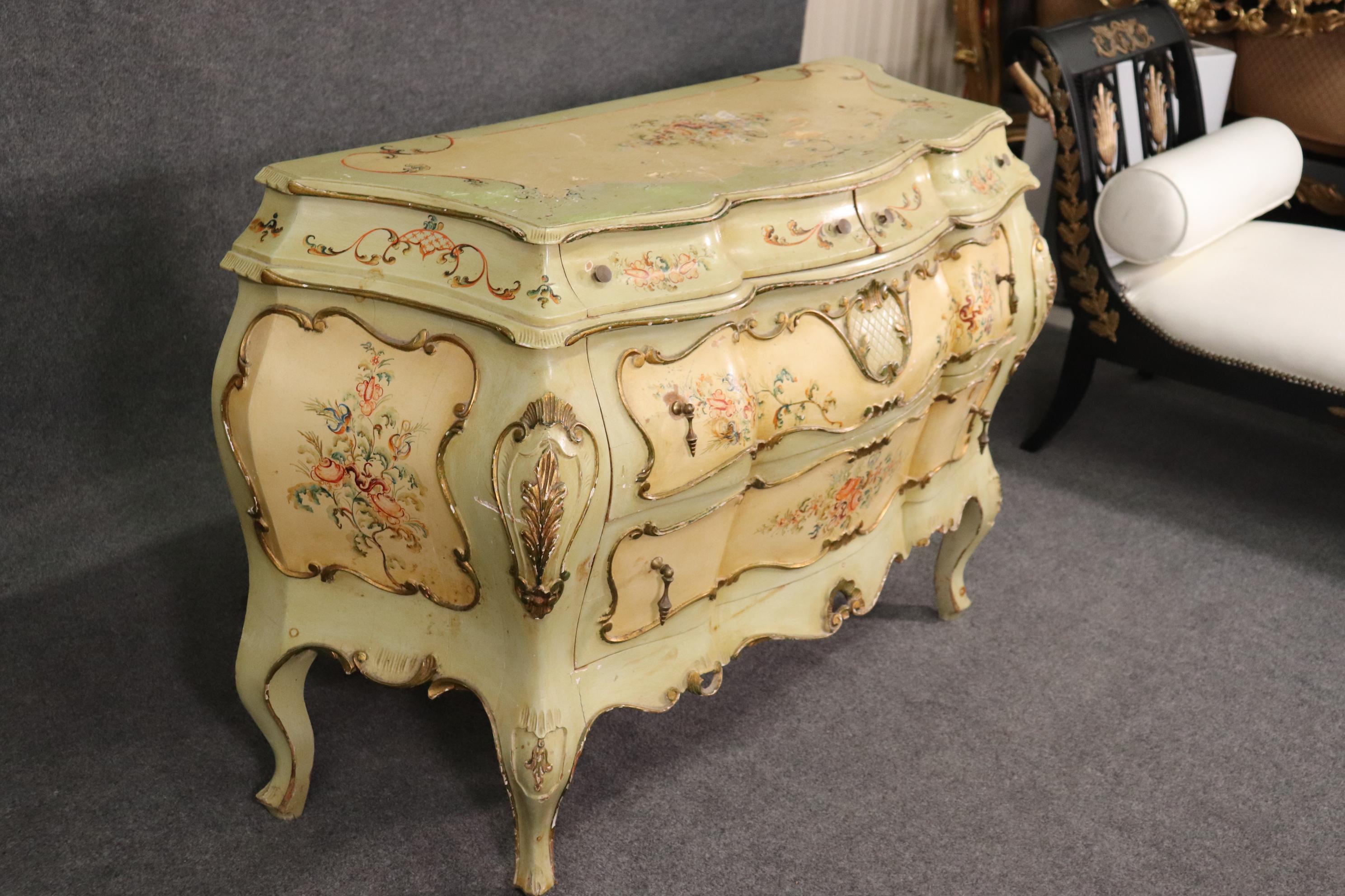 Paint Decorated Venetian Bombe Rococo Commode, Circa 1920s In Good Condition In Swedesboro, NJ