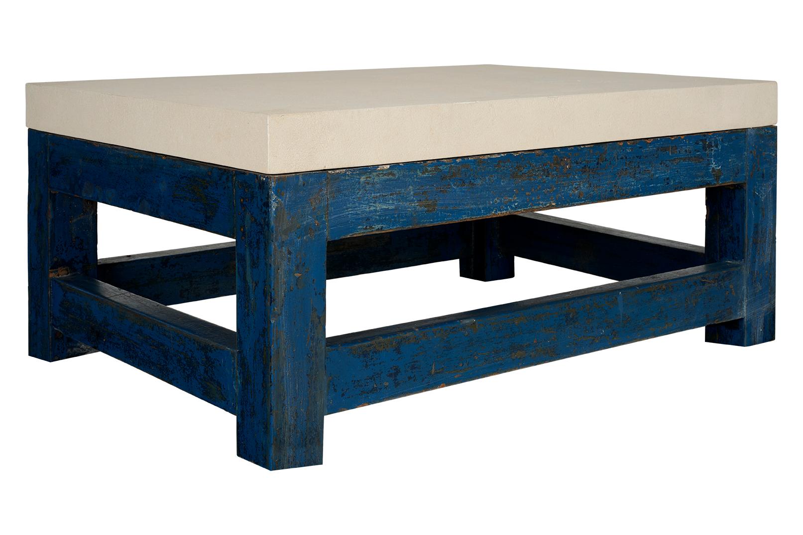Rustique Peinture d'une table de magasin Patina en tant que table basse en vente