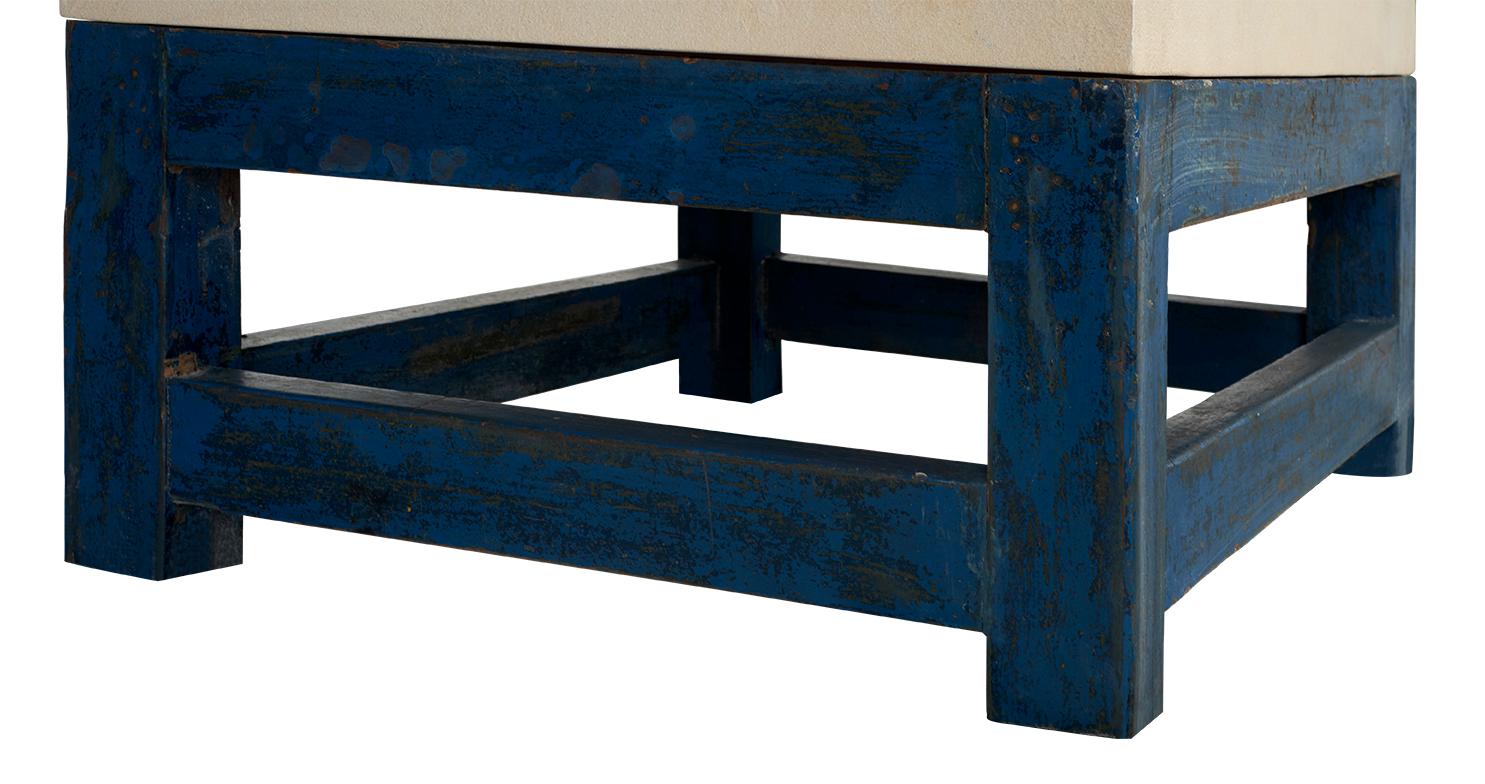 20ième siècle Peinture d'une table de magasin Patina en tant que table basse en vente