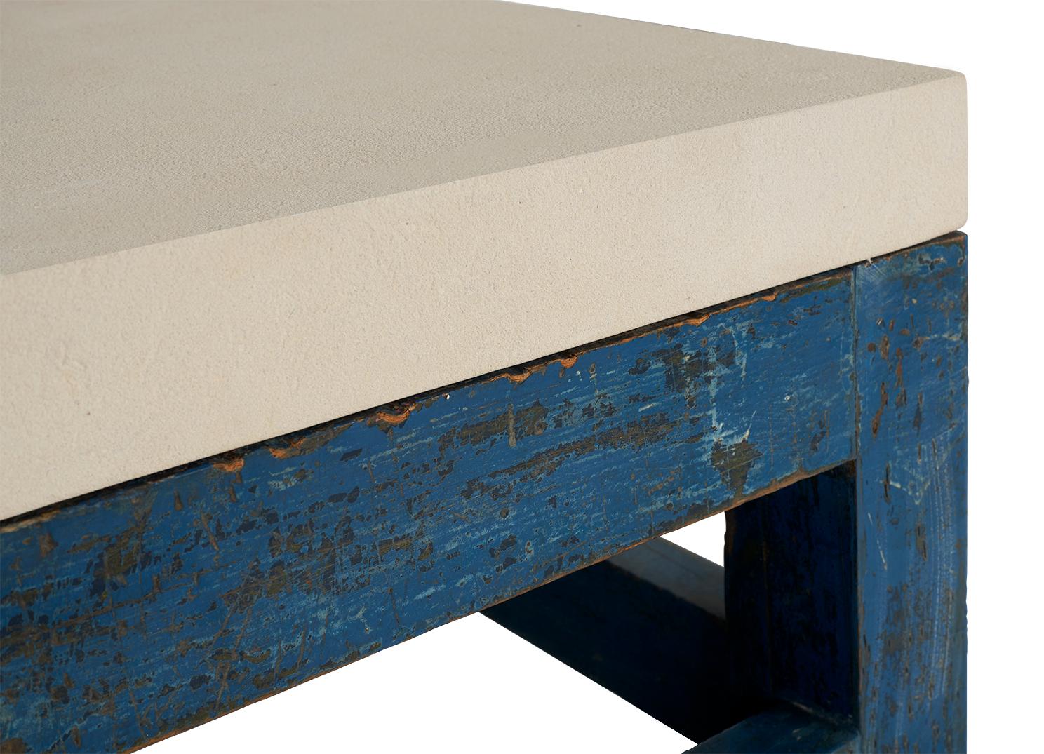 Peinture d'une table de magasin Patina en tant que table basse en vente 2