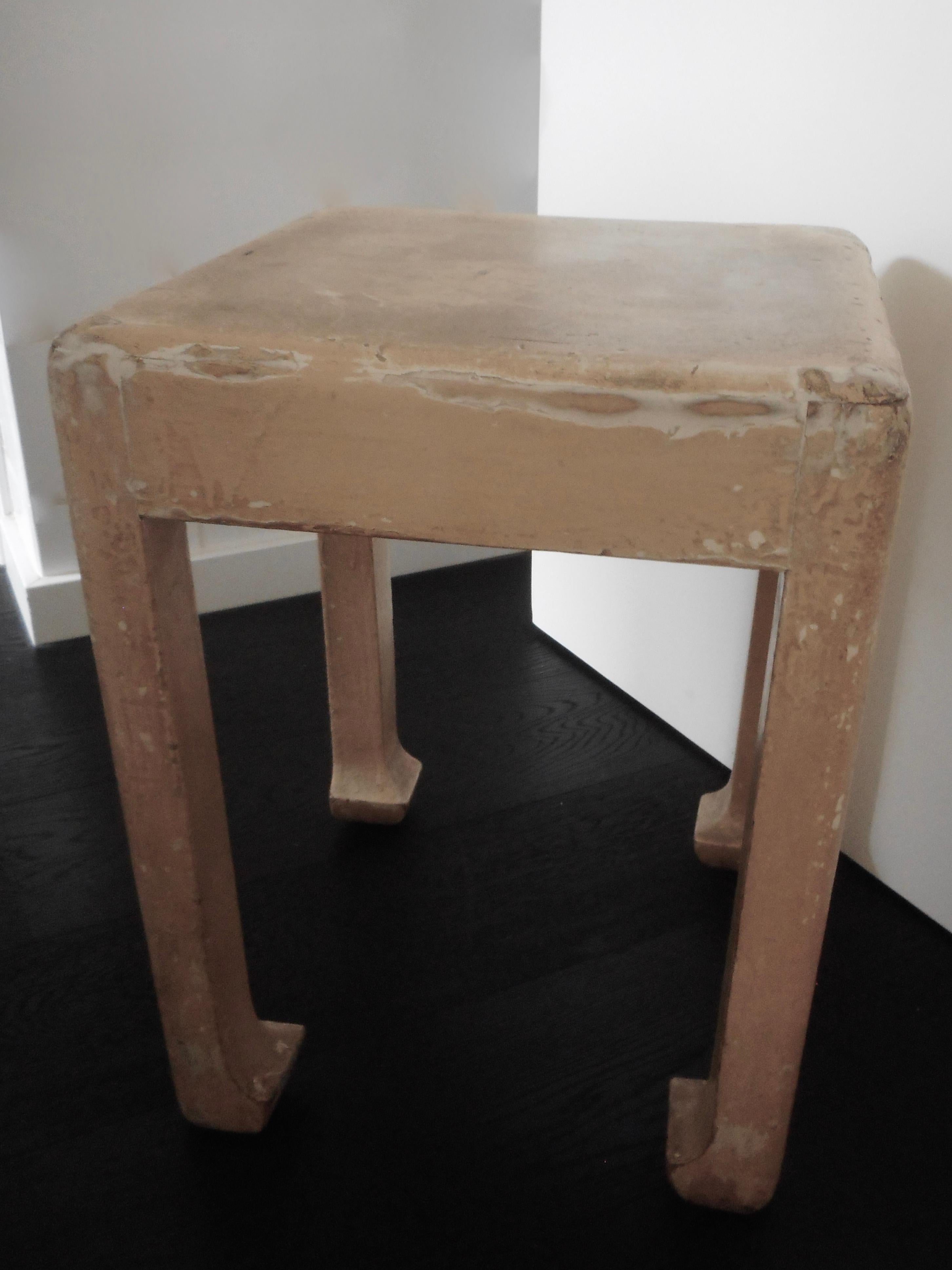 Small side table attributed to Atelier Martine (Paul Poiret).
Painted wood.
Asian inspirited feet,
circa 1925.