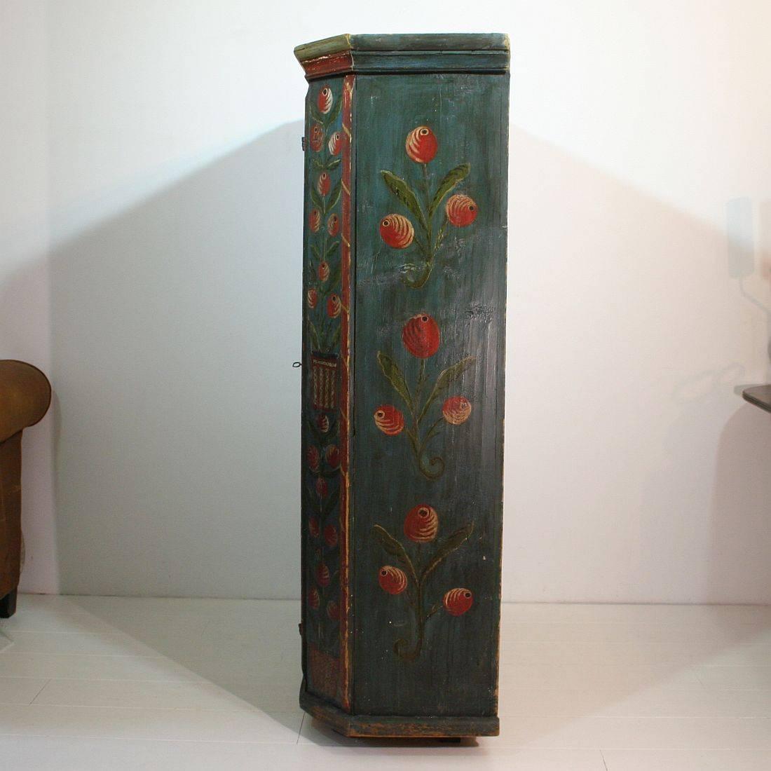Painted 18th Century French Wedding Armoire from the Alsace In Fair Condition In Buisson, FR