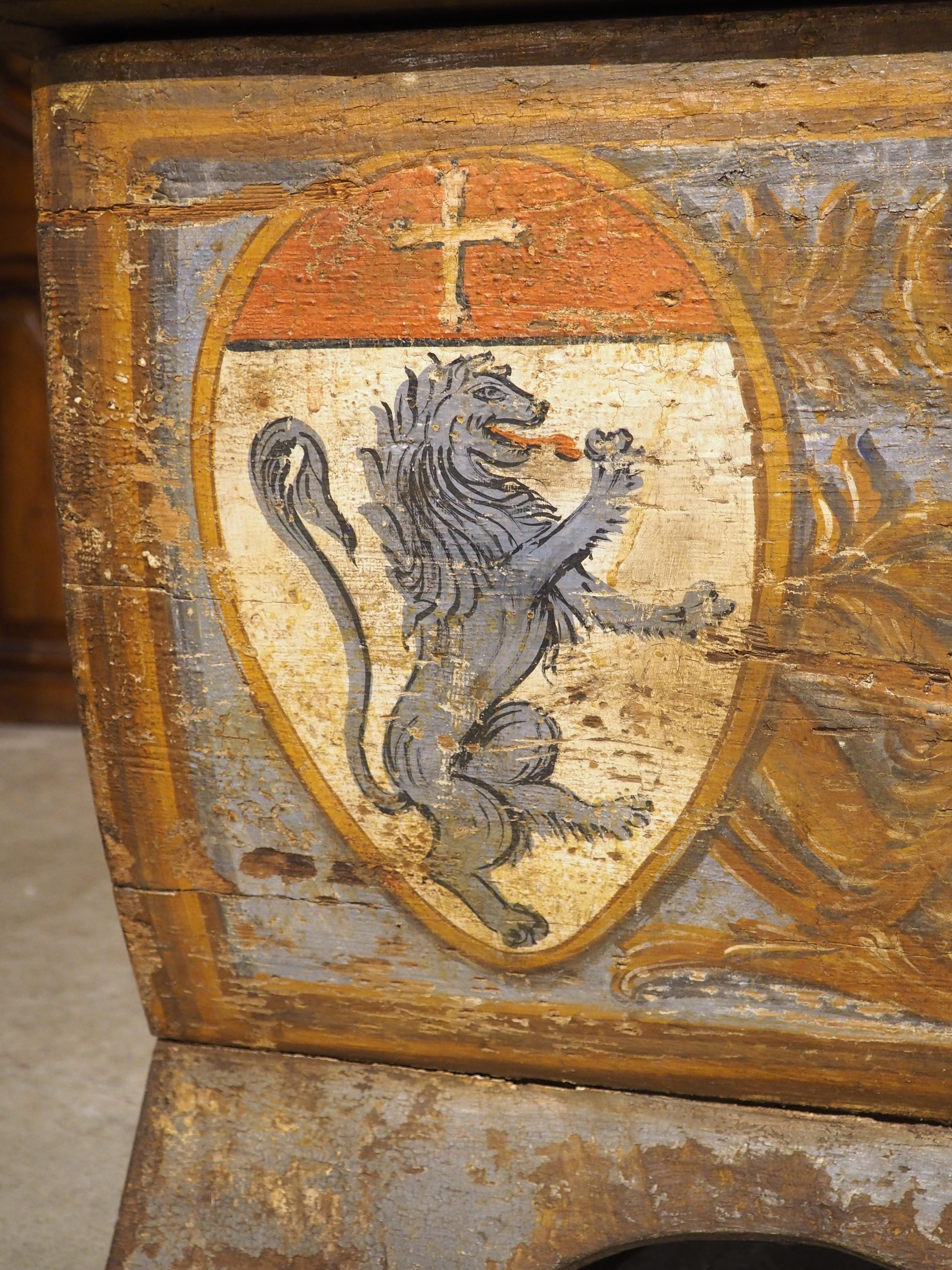 Cassone armoriale dipinto del XIX secolo proveniente da Firenze, Italia in vendita 6