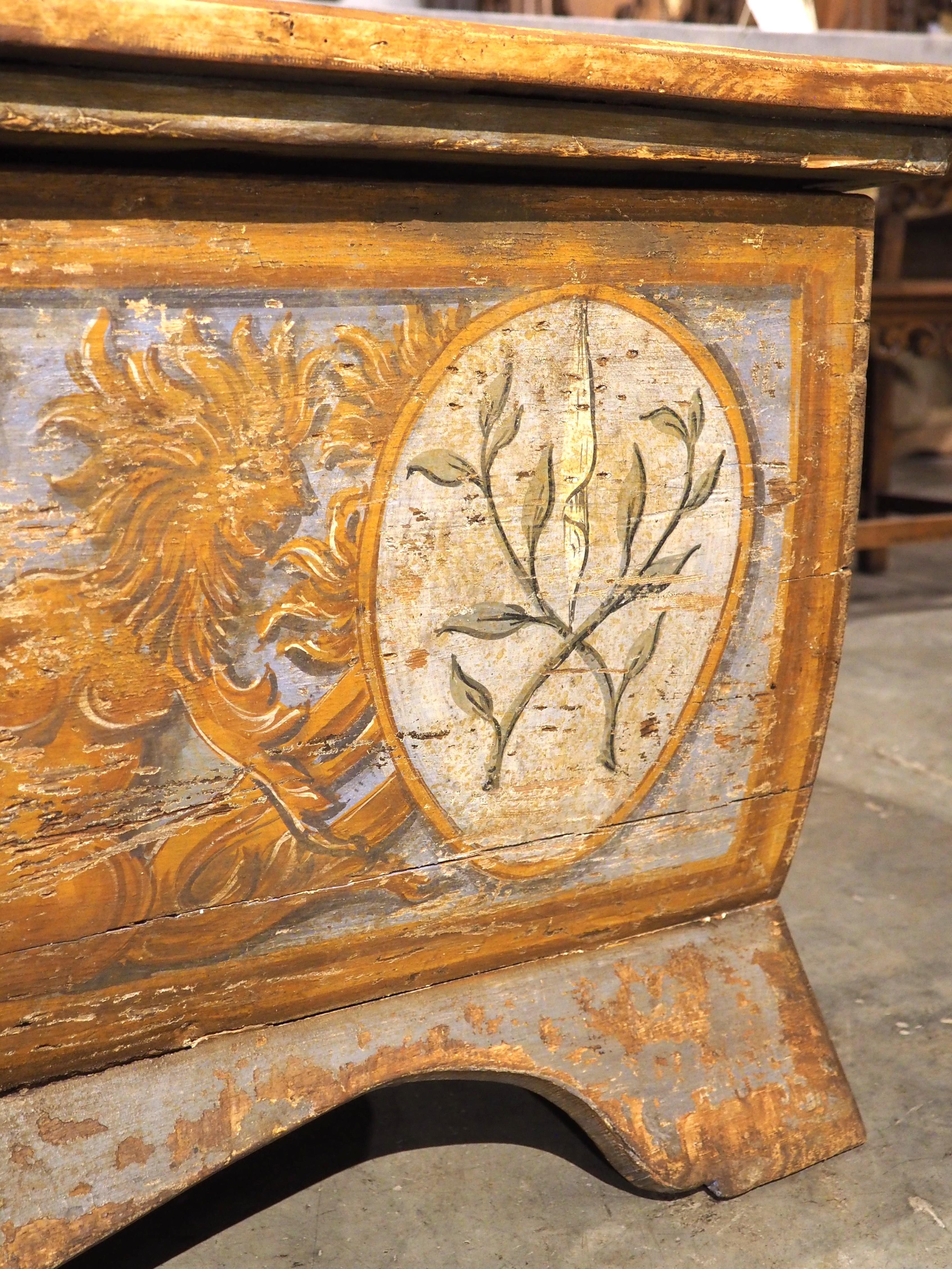 Cassone armoriale dipinto del XIX secolo proveniente da Firenze, Italia in vendita 8