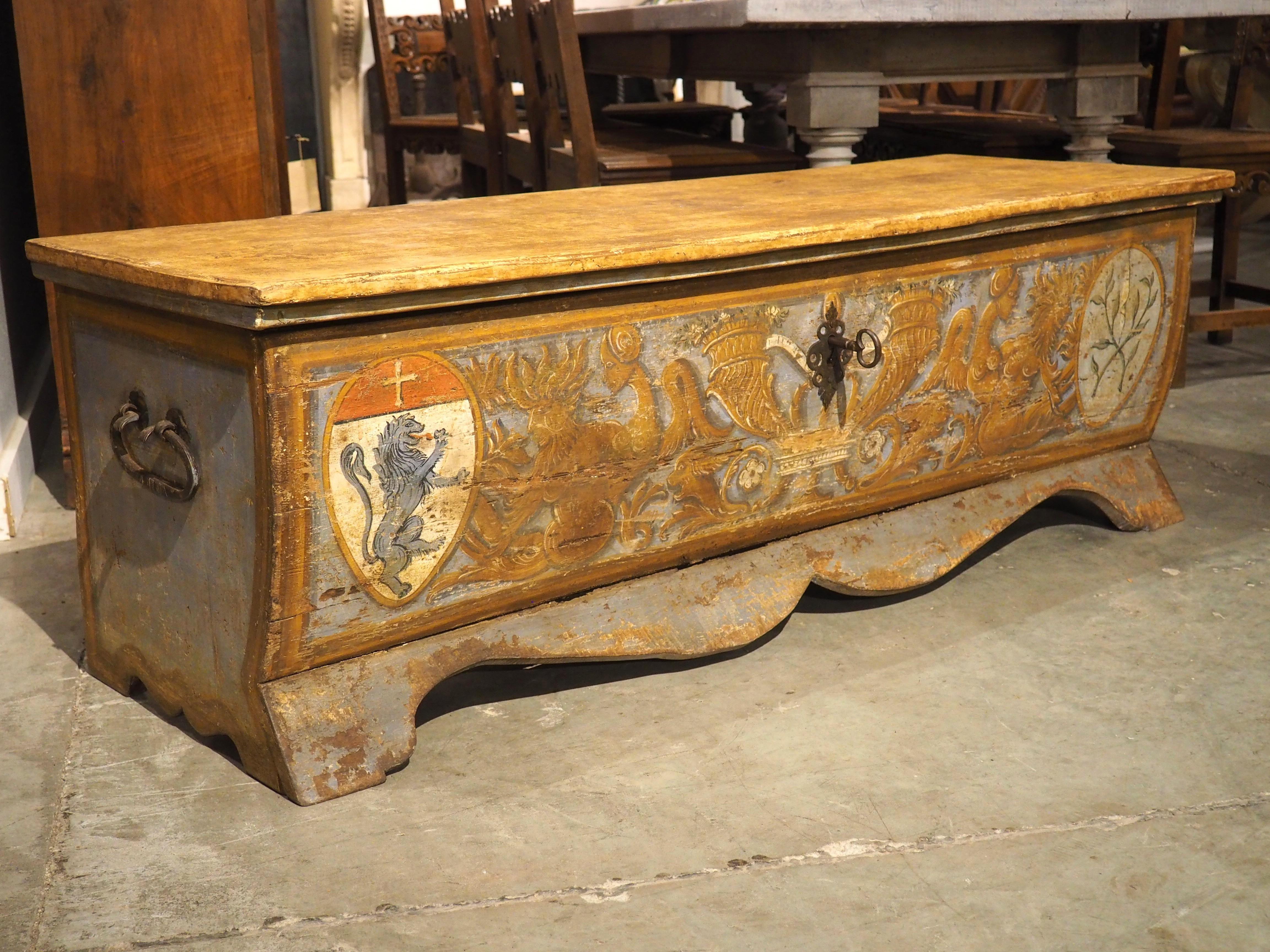 Cassone armoriale dipinto del XIX secolo proveniente da Firenze, Italia in vendita 9
