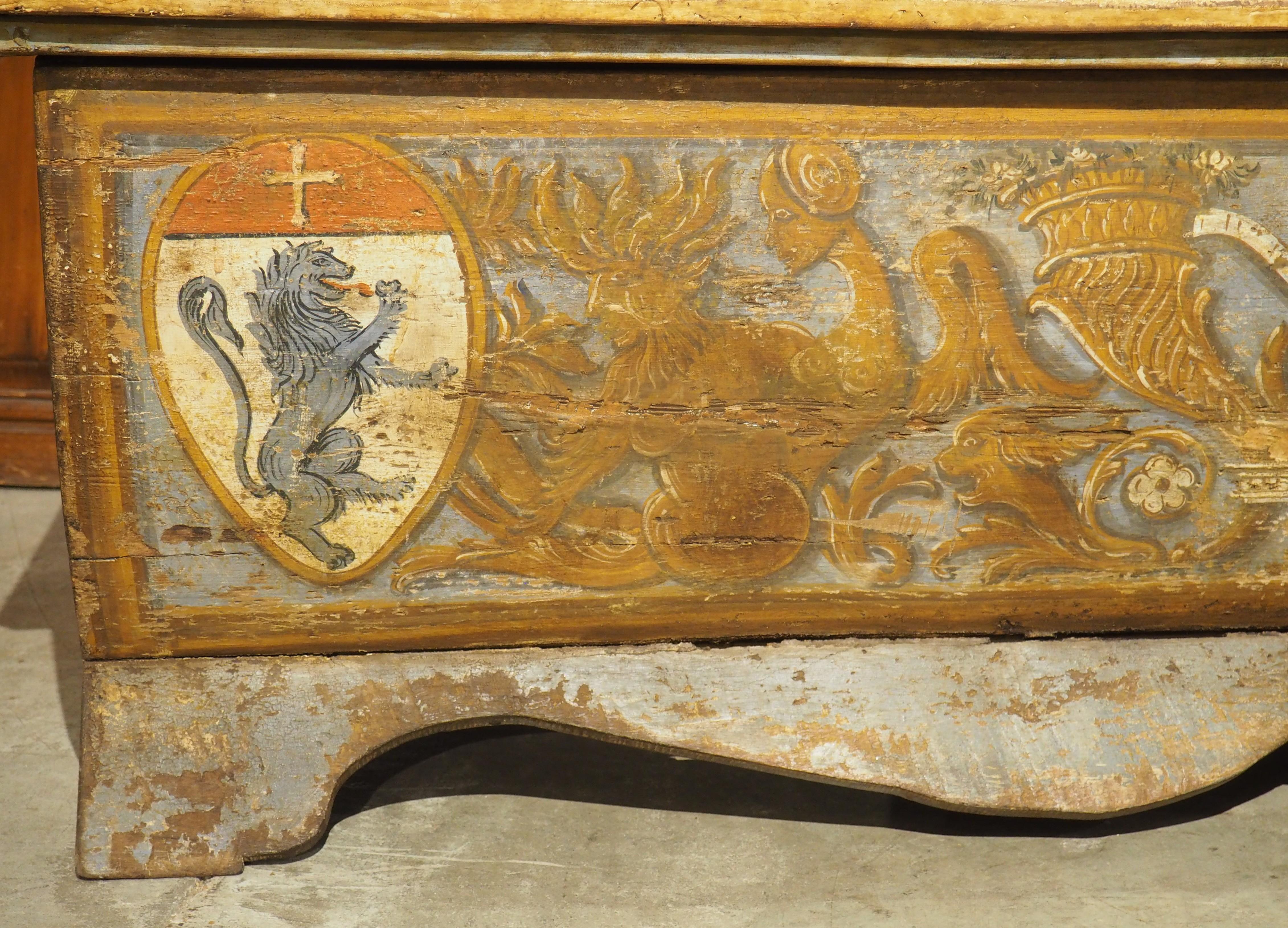 Cassone armoriale dipinto del XIX secolo proveniente da Firenze, Italia In condizioni buone in vendita a Dallas, TX