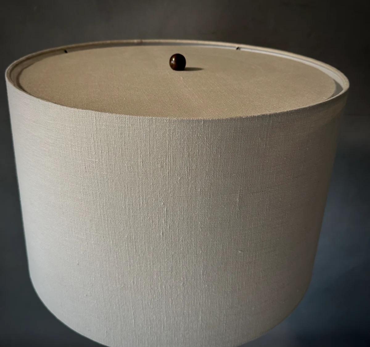 Peint Lampe colonne peinte et cannelée en forme de feuille d'acanthe, sculptée et cannelée, France, XIXe siècle en vente