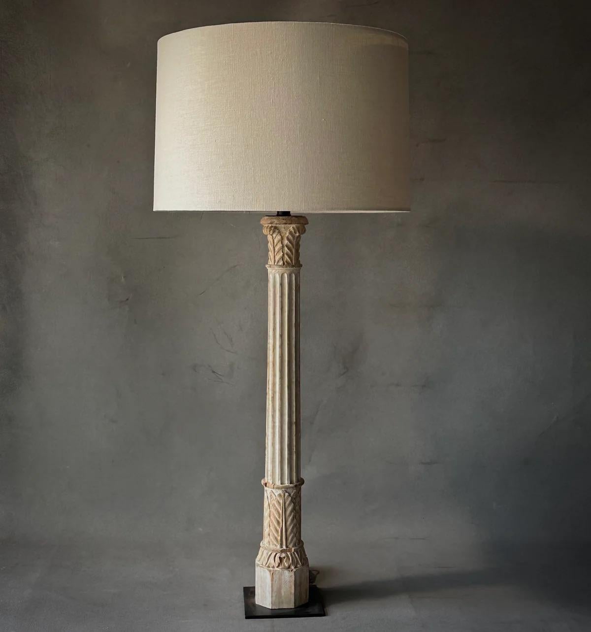 Lampe colonne peinte et cannelée en forme de feuille d'acanthe, sculptée et cannelée, France, XIXe siècle en vente 1