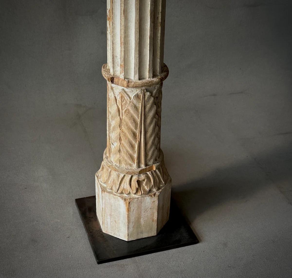 Lampe colonne peinte et cannelée en forme de feuille d'acanthe, sculptée et cannelée, France, XIXe siècle en vente 2
