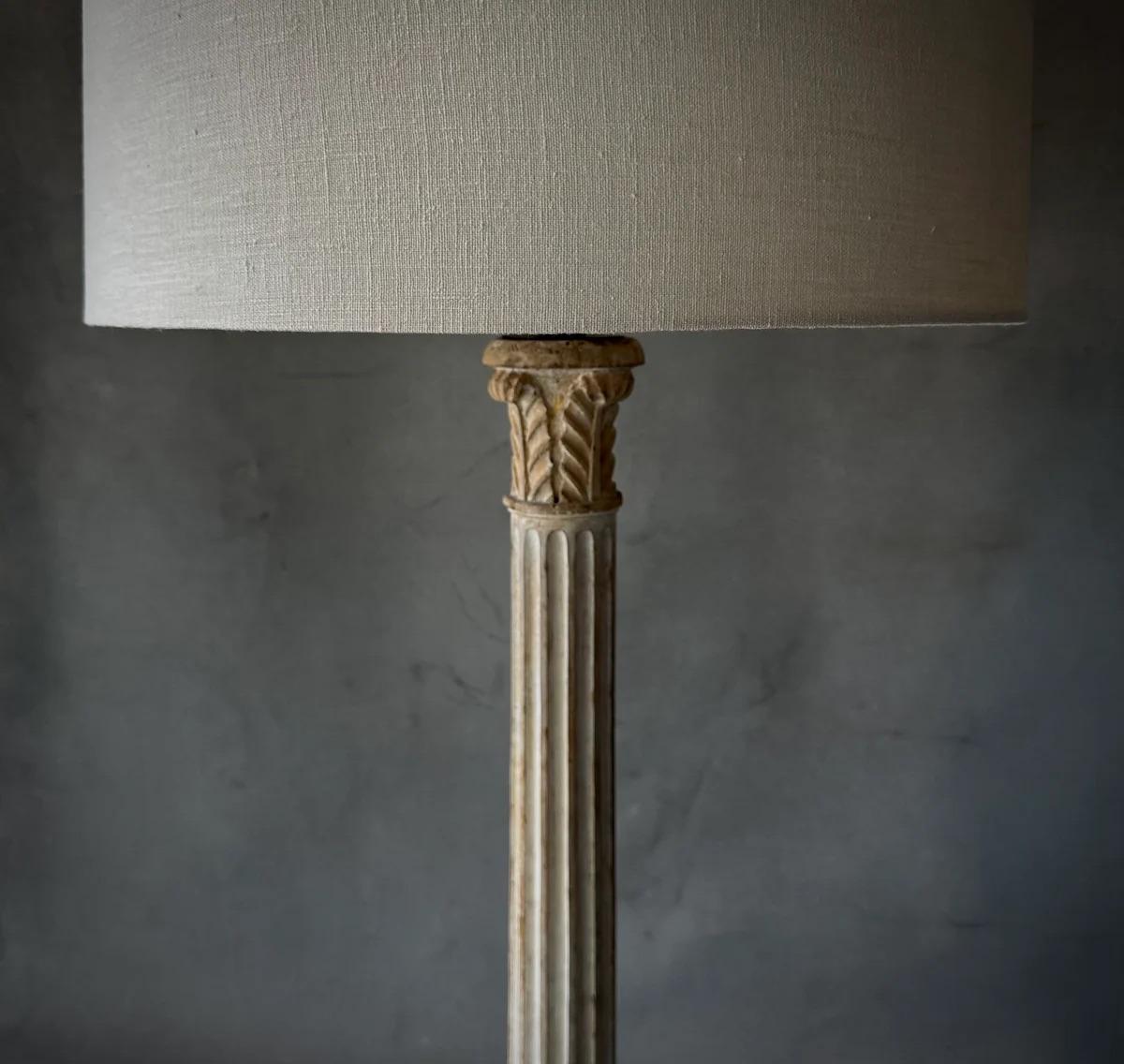 Lampe colonne peinte et cannelée en forme de feuille d'acanthe, sculptée et cannelée, France, XIXe siècle en vente 3