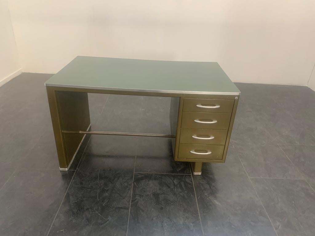 Industriel Bureau en aluminium peint avec plateau en stratifié de Carlotti, années 1950 en vente