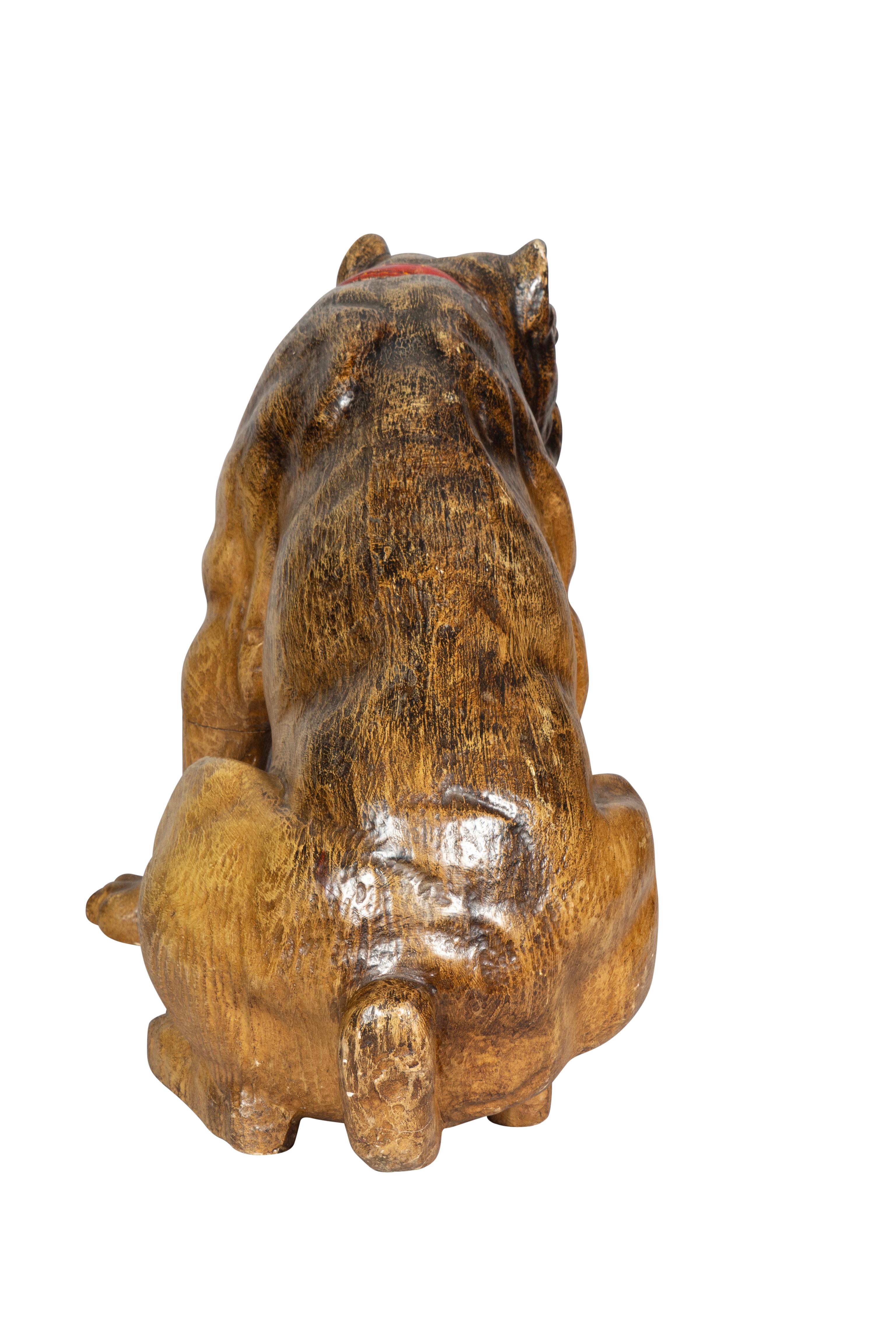 Bemalte und geschnitzte Bulldogge aus Holz (Gemalt) im Angebot