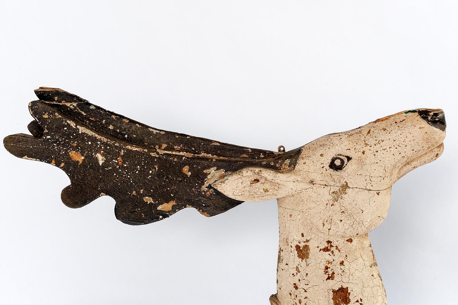 Bemalte und geschnitzte Holzschildkrötenplatte im Zustand „Gut“ in Washington, DC