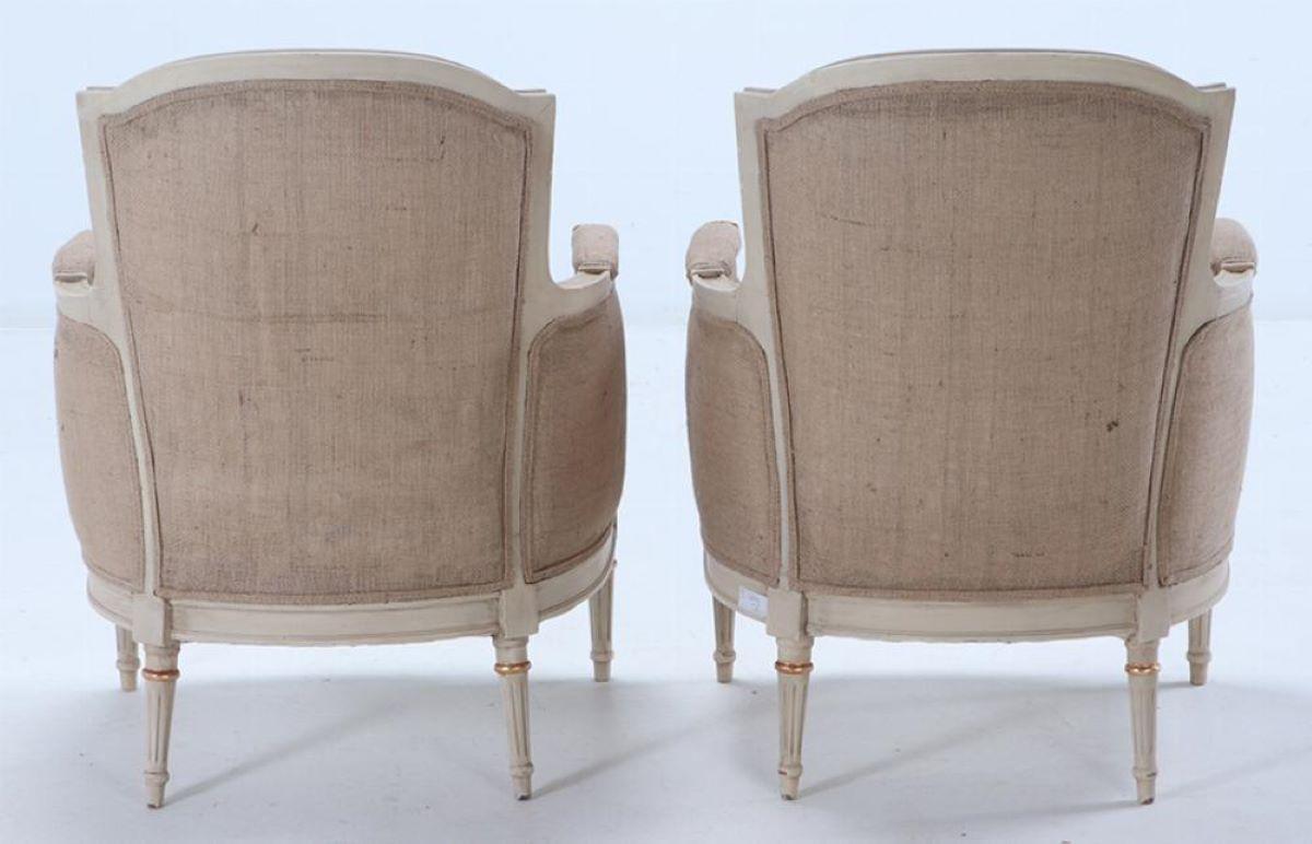 Painted and gilt Louis XVI style bergere chairs circa 1950. For Sale 1