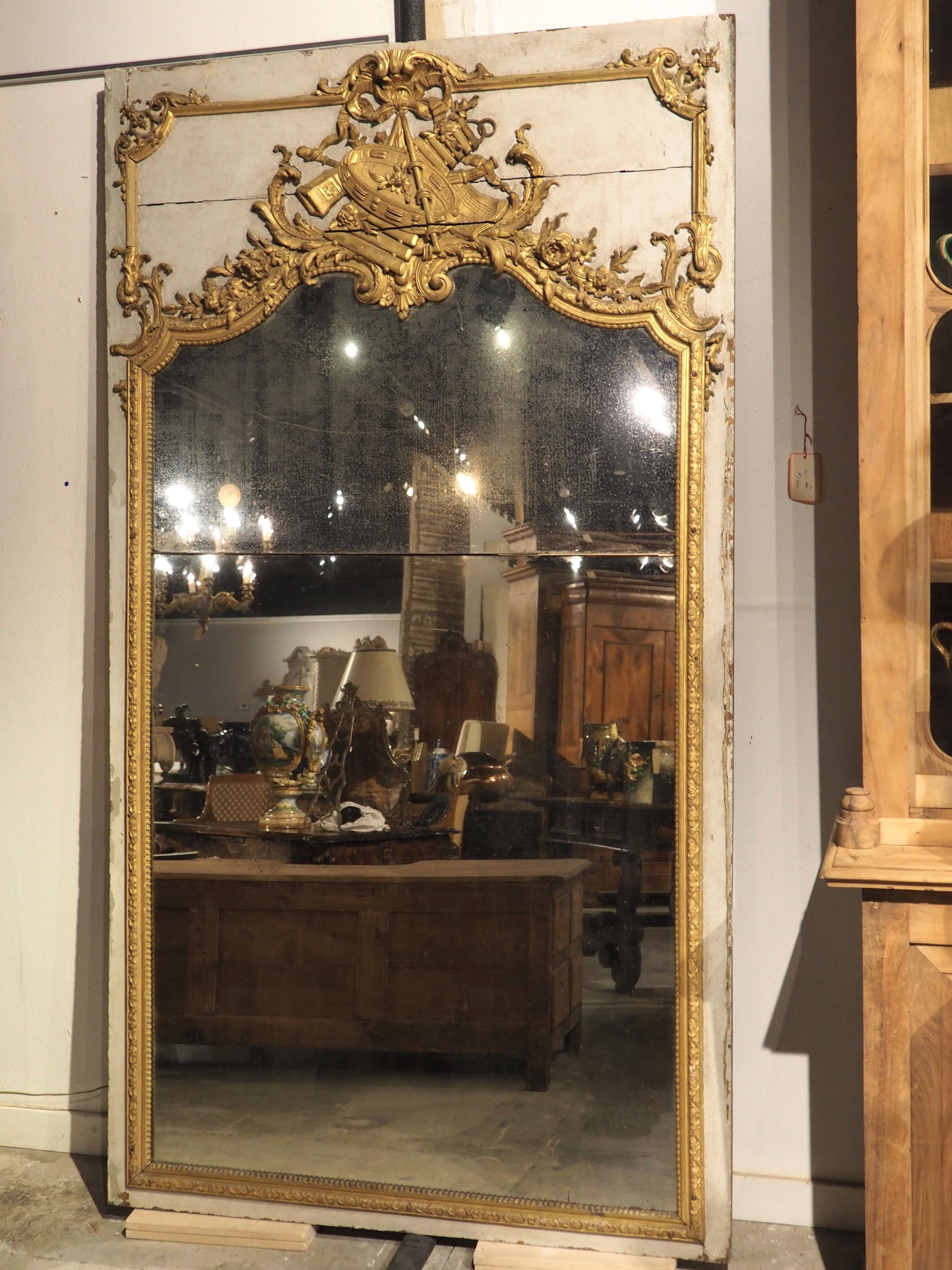 Painted and Giltwood French Régence Trumeau Mirror from Normandy, Circa 1720 For Sale 3