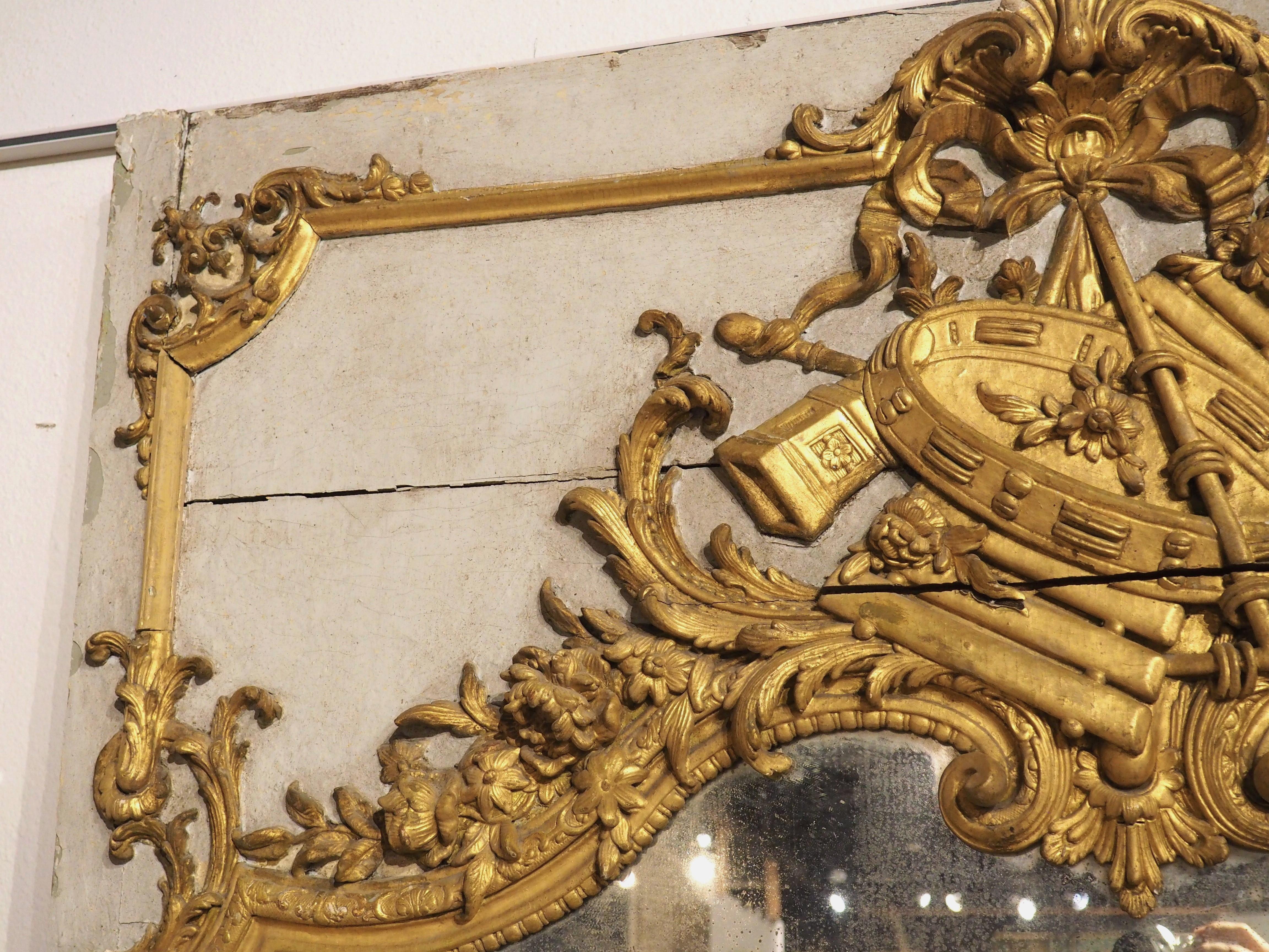 Bemalter und vergoldeter französischer Régence-Trumeau-Spiegel aus der Normandie, um 1720 im Angebot 4