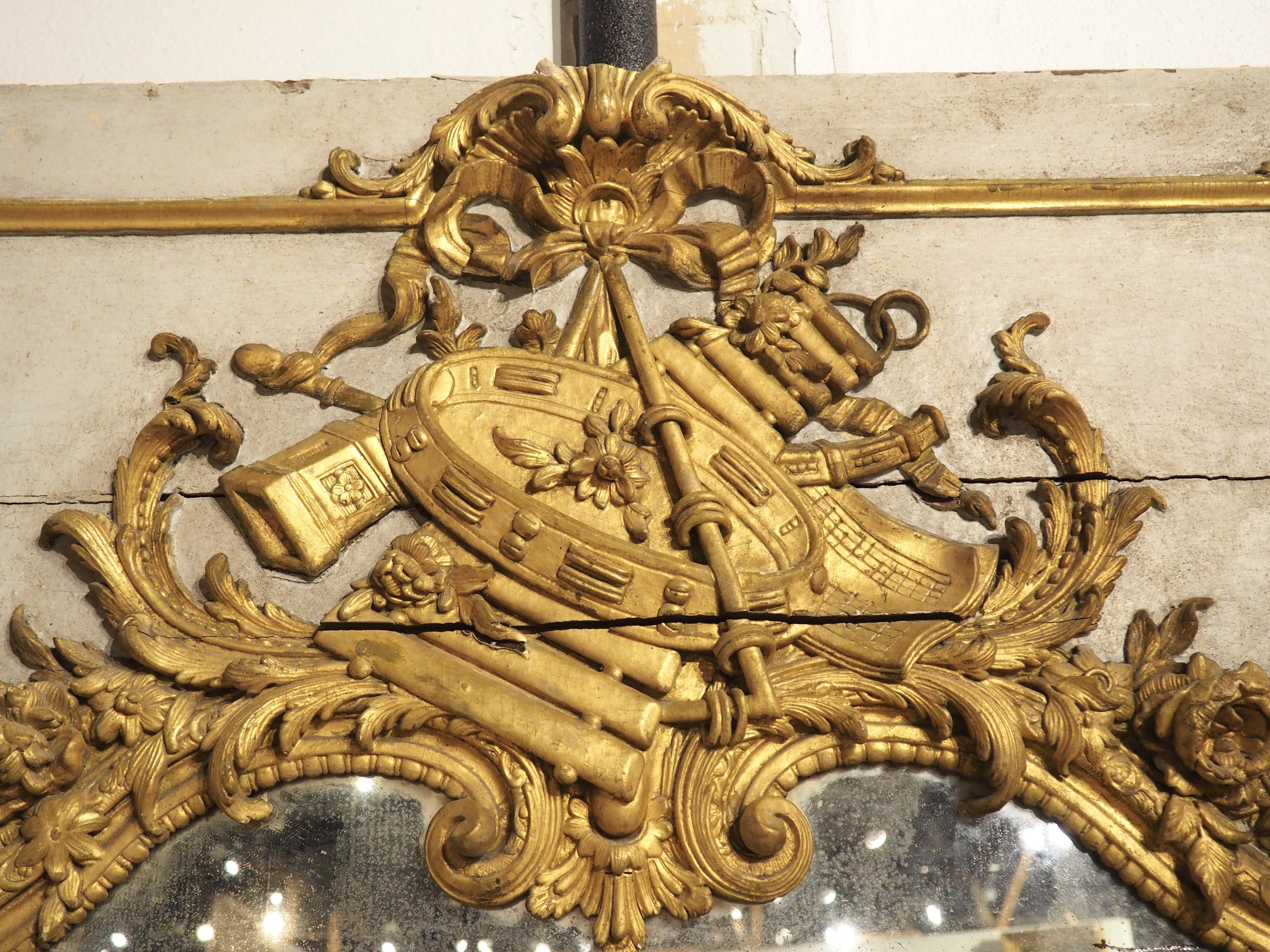 Bemalter und vergoldeter französischer Régence-Trumeau-Spiegel aus der Normandie, um 1720 im Angebot 5