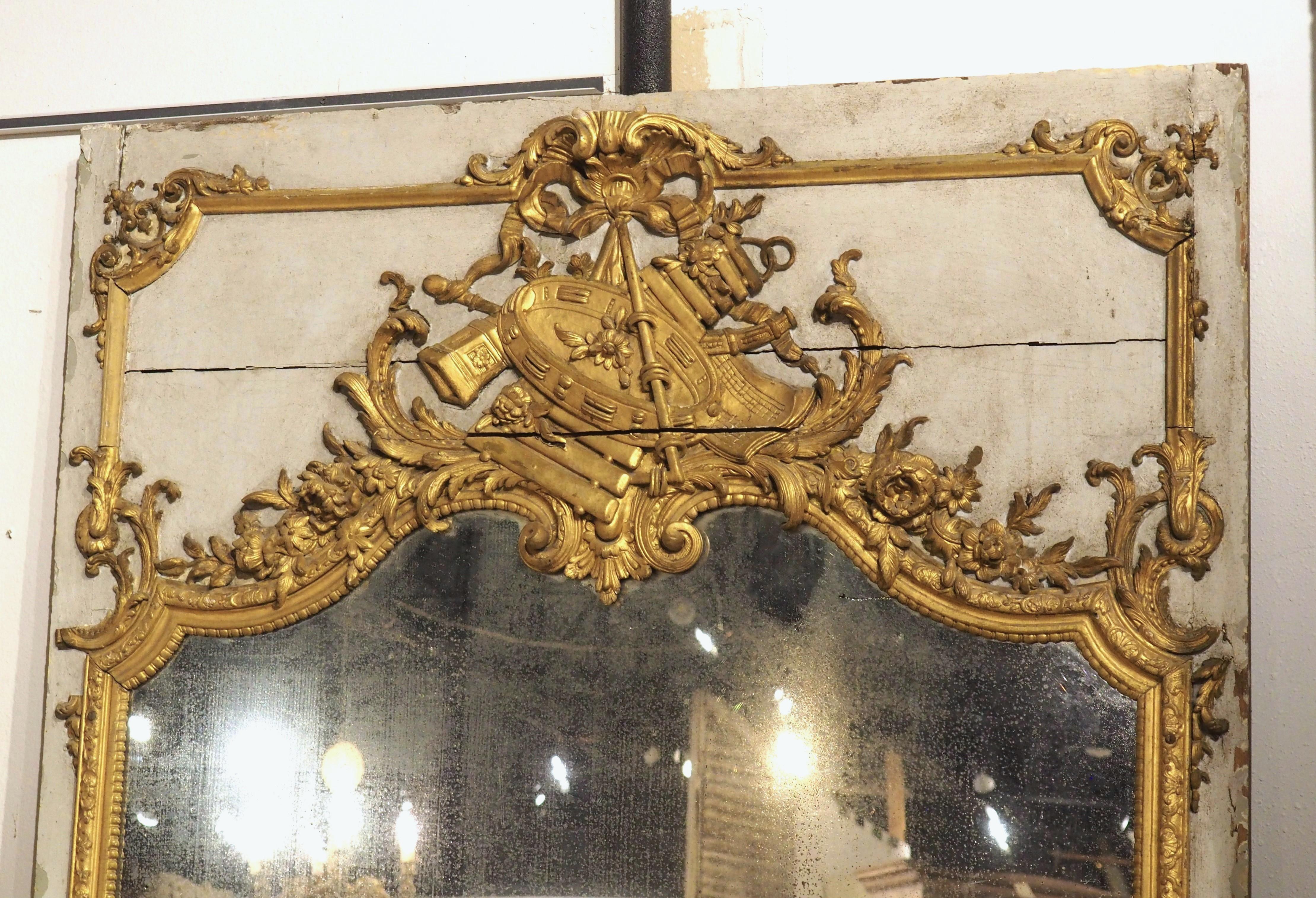 Bemalter und vergoldeter französischer Régence-Trumeau-Spiegel aus der Normandie, um 1720 im Angebot 6