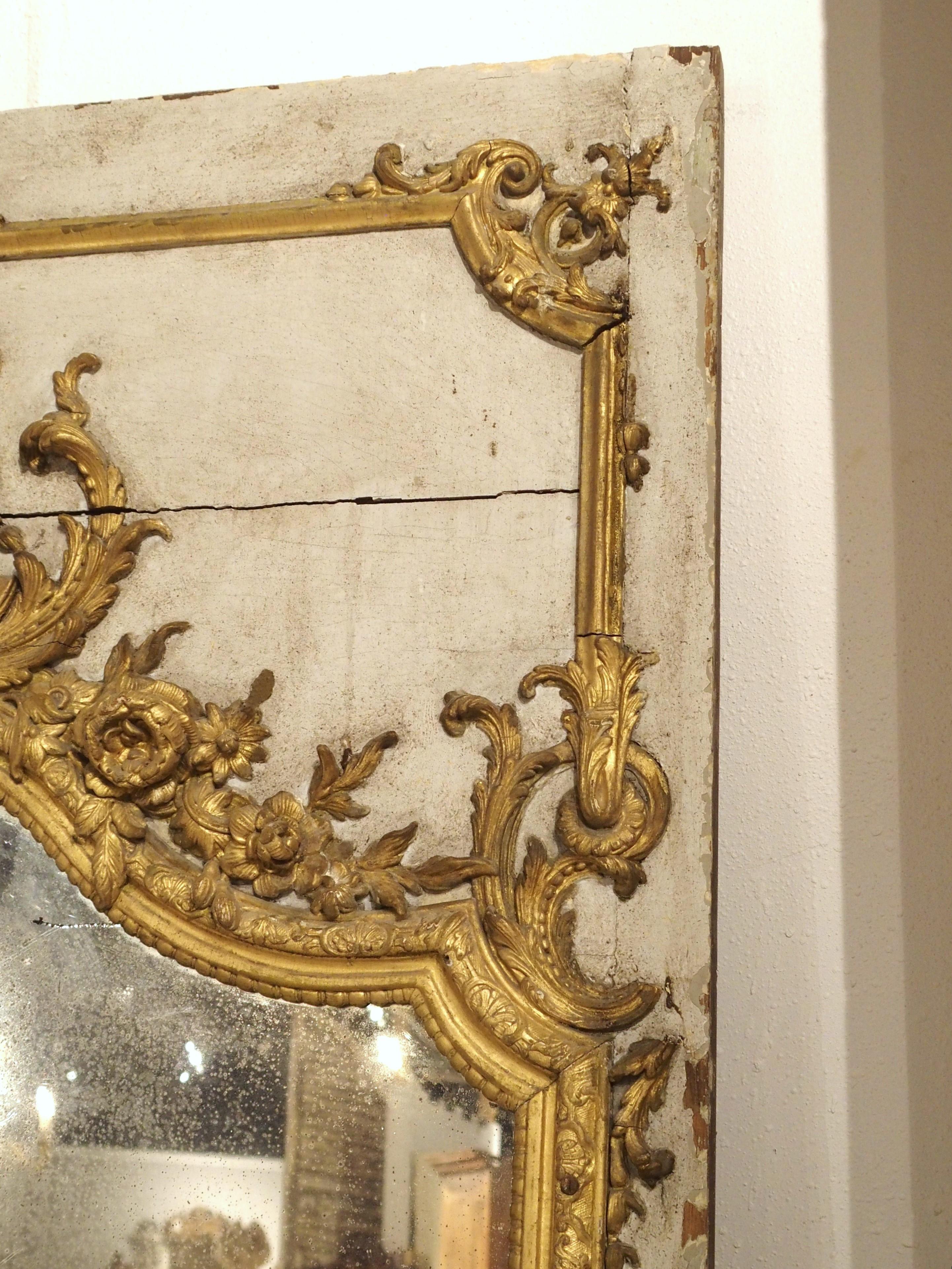 Painted and Giltwood French Régence Trumeau Mirror from Normandy, Circa 1720 For Sale 9