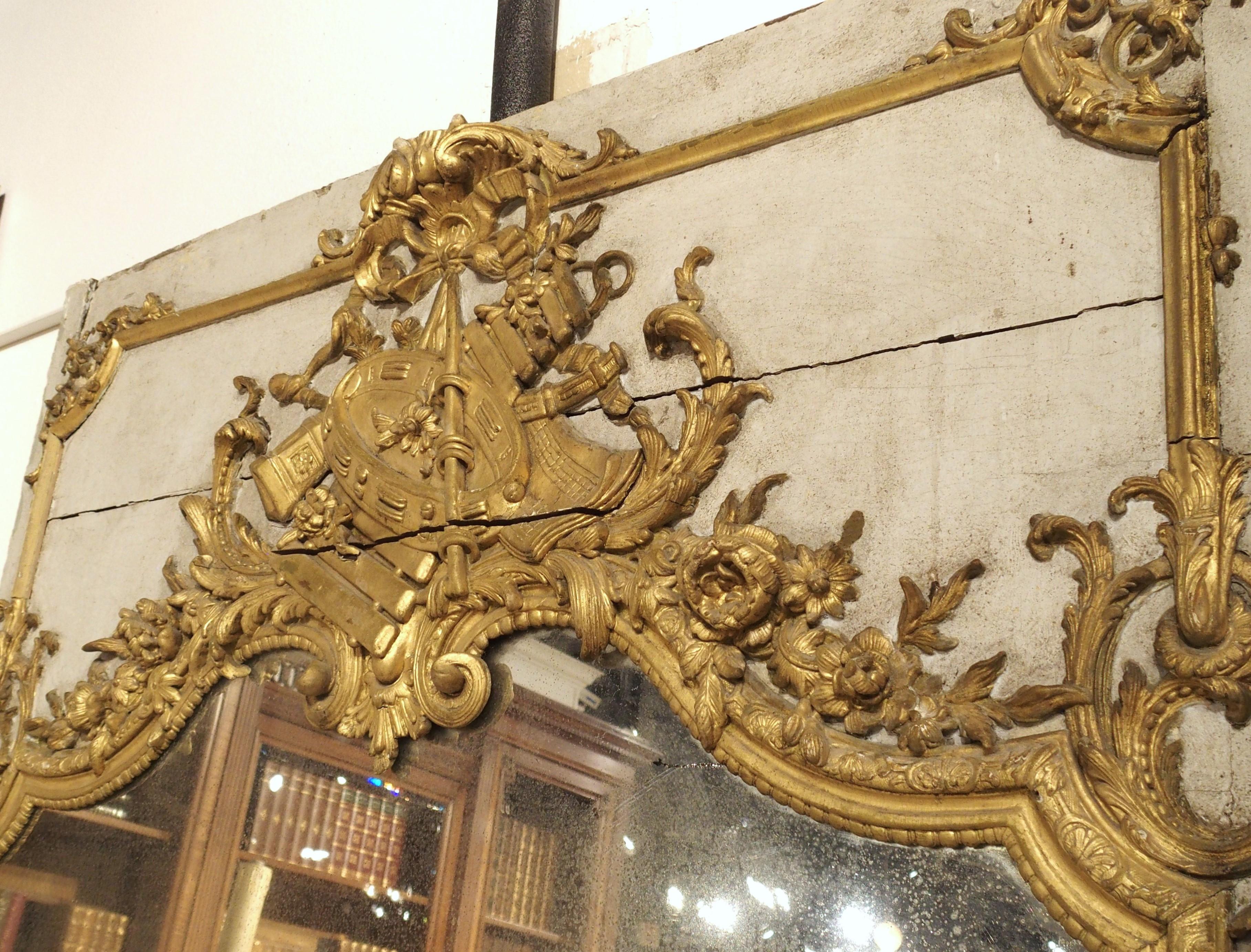 Louis XV Painted and Giltwood French Régence Trumeau Mirror from Normandy, Circa 1720 For Sale