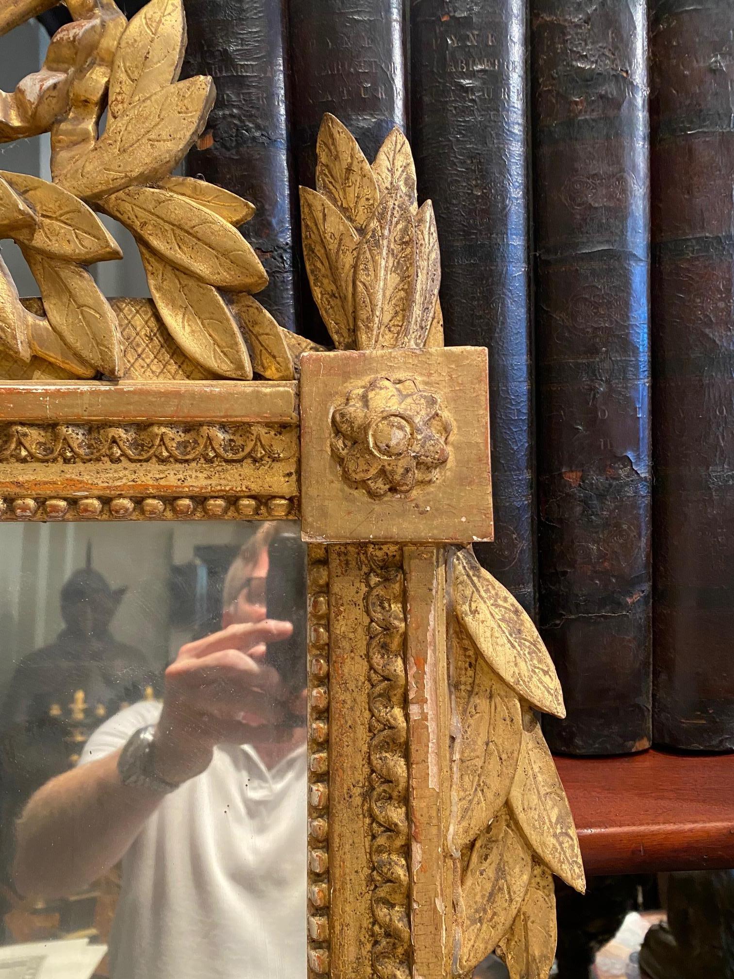 Francese Specchio dipinto e in legno dorato di epoca Luigi XVI in vendita