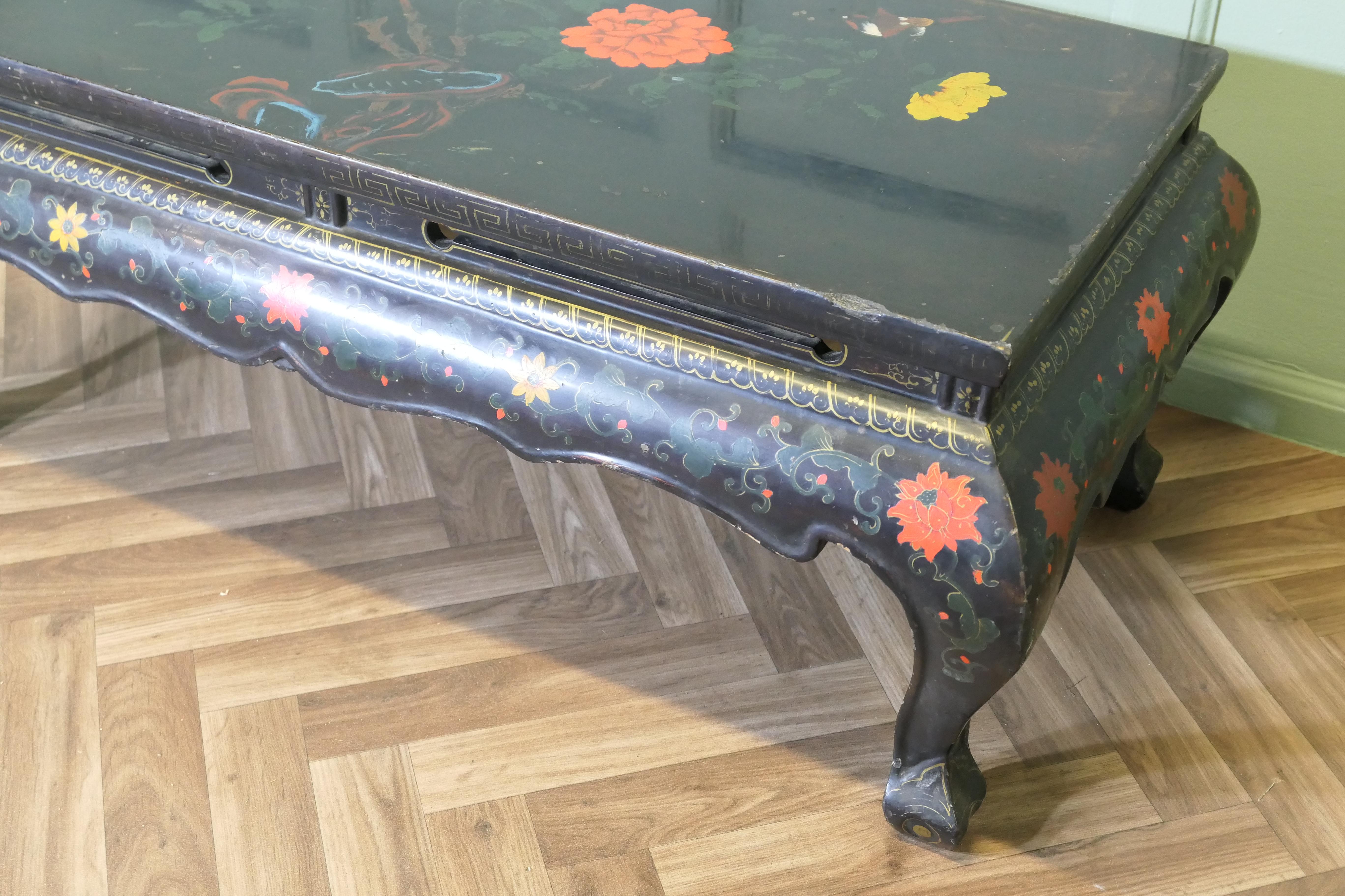 Painted and Lacquered Chinoiserie Coffee Table For Sale 1