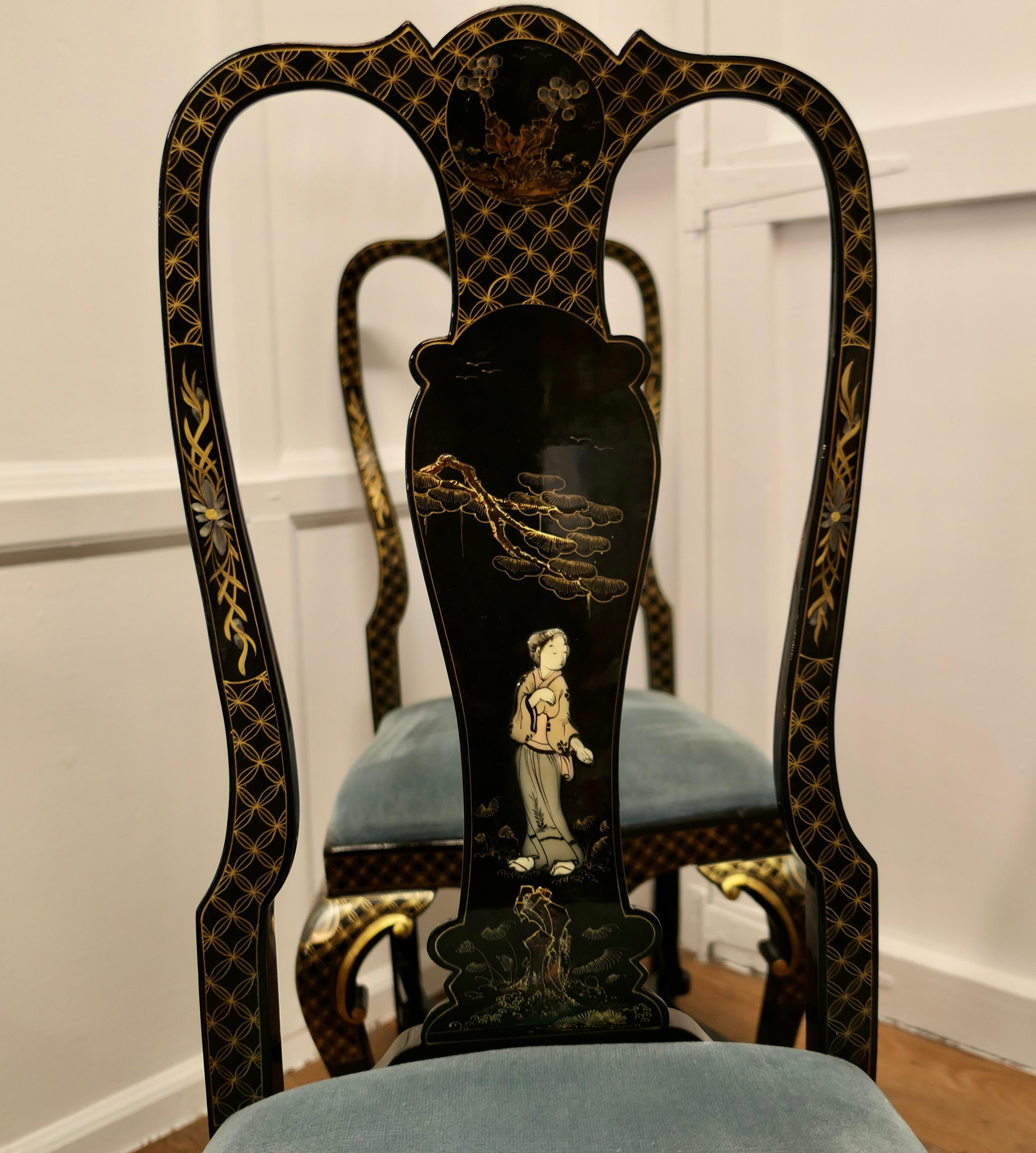 Painted and Lacquered Chinoiserie Dining Chairs a Lovely Looking Set of Four  For Sale 1
