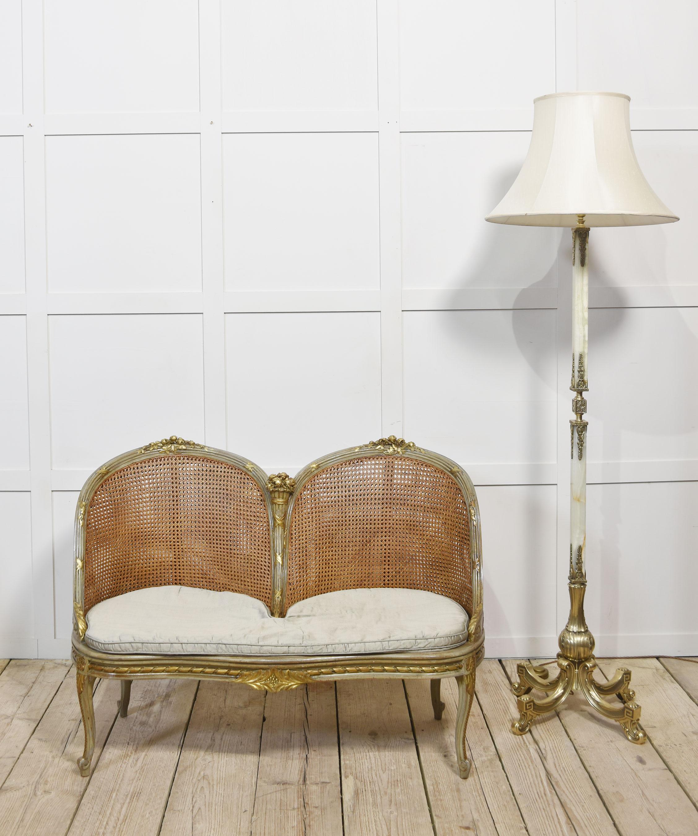 Canapé pintado y dorado a paquete en venta 7