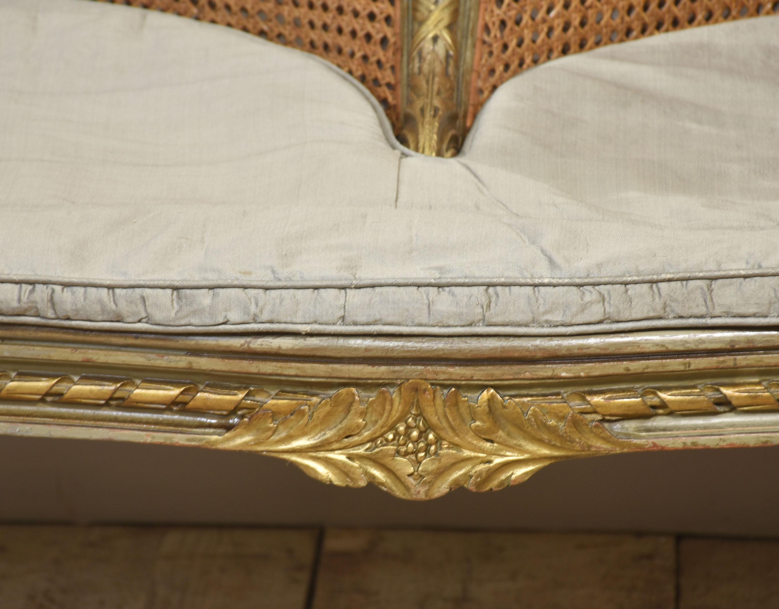 Canapé pintado y dorado a paquete en Bueno estado para la venta en Cheshire, GB