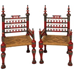 Bemalte anglo-indische Stühle