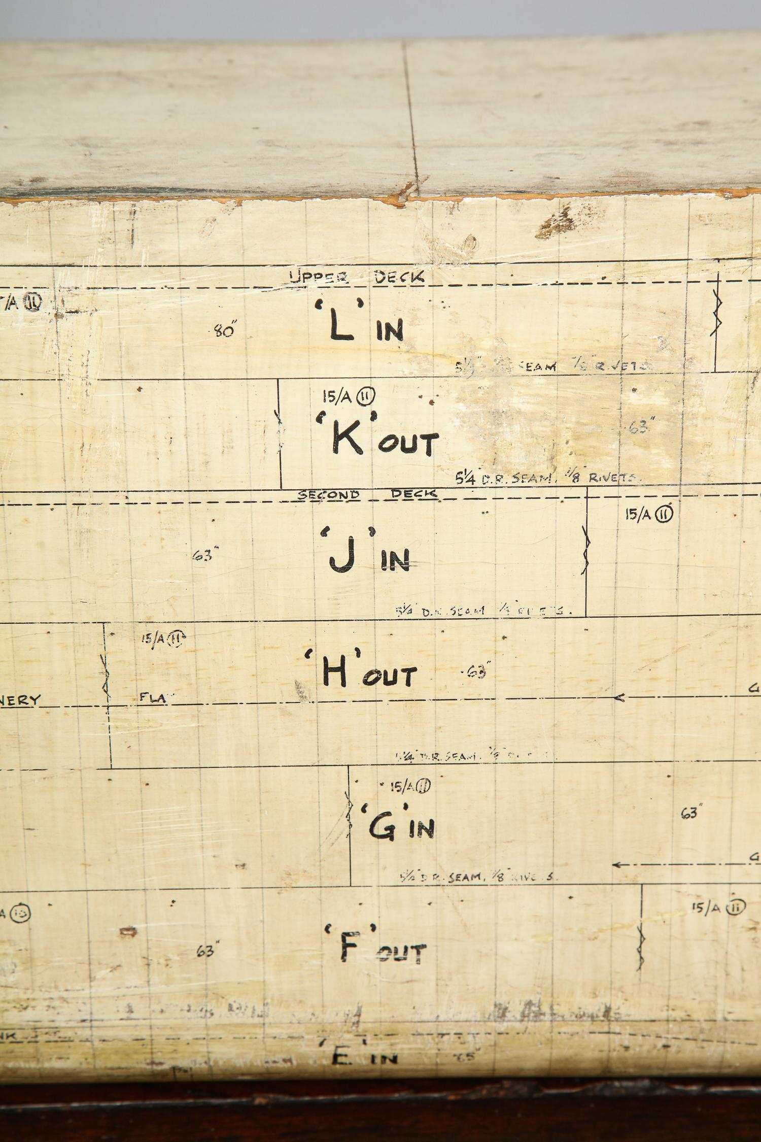 Américain Modèle de bateau à demi-coque peint et annoté