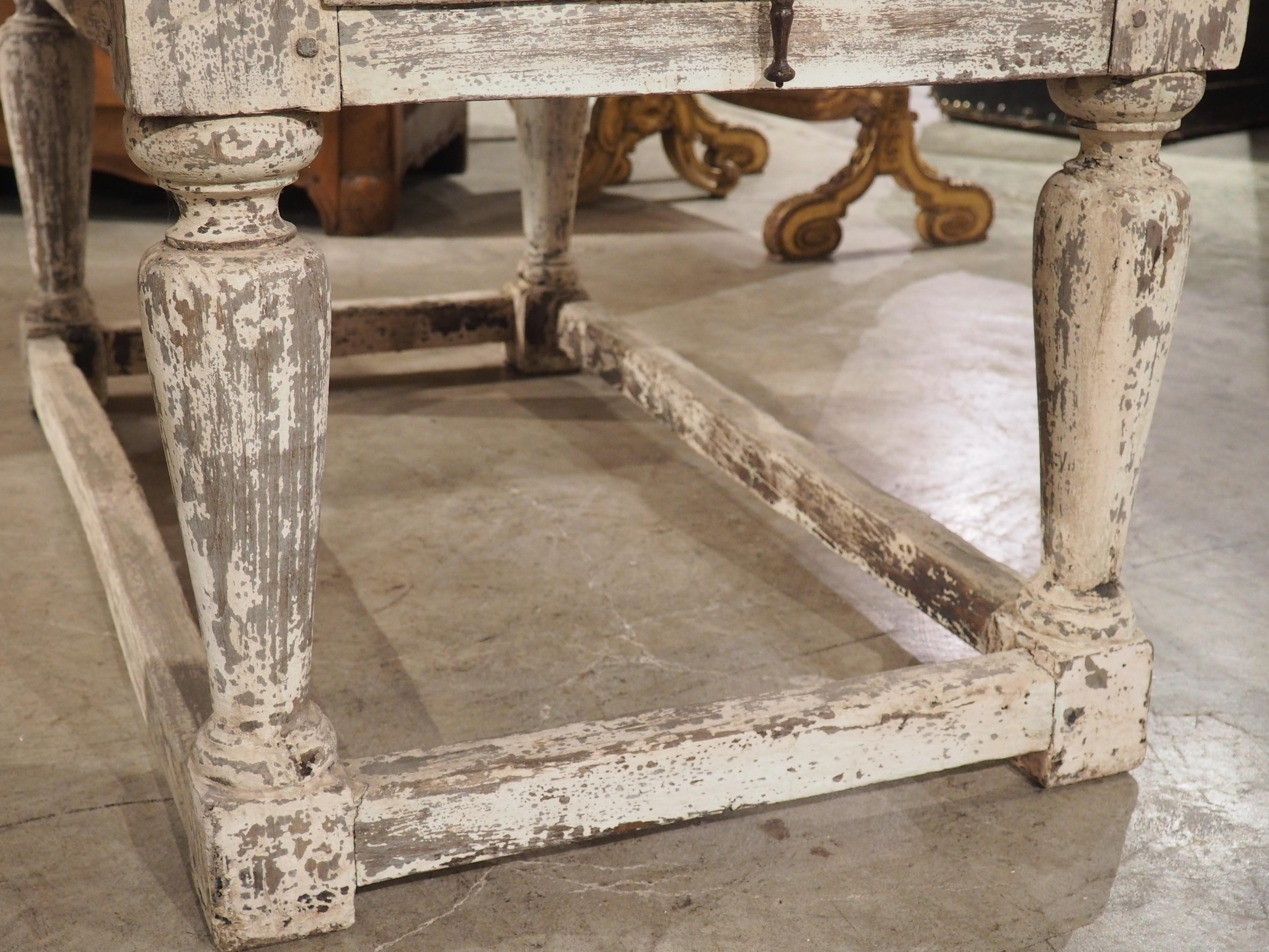 Painted Antique Drop-Leaf Oak Table from Italy, 17th Century In Good Condition In Dallas, TX