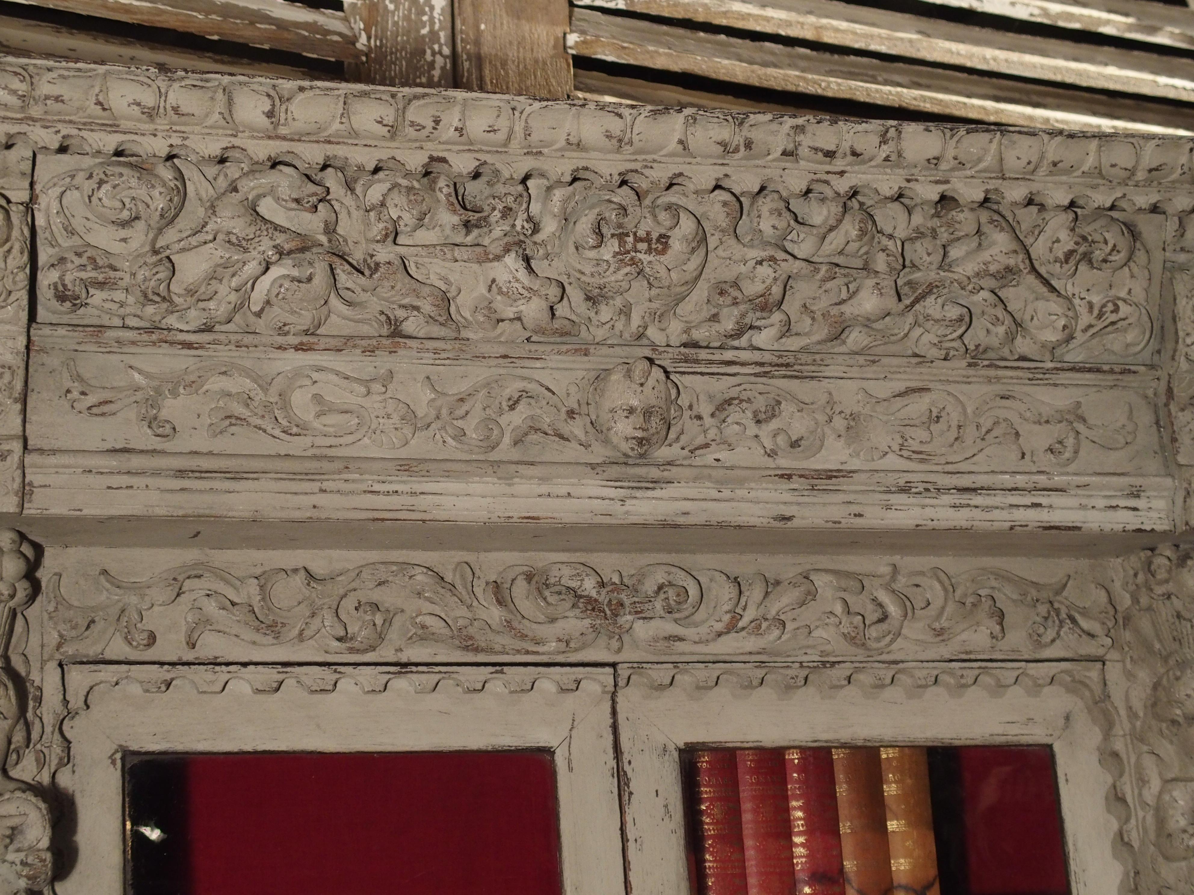 Ancienne bibliothèque à deux corps française peinte de style Renaissance en vente 8